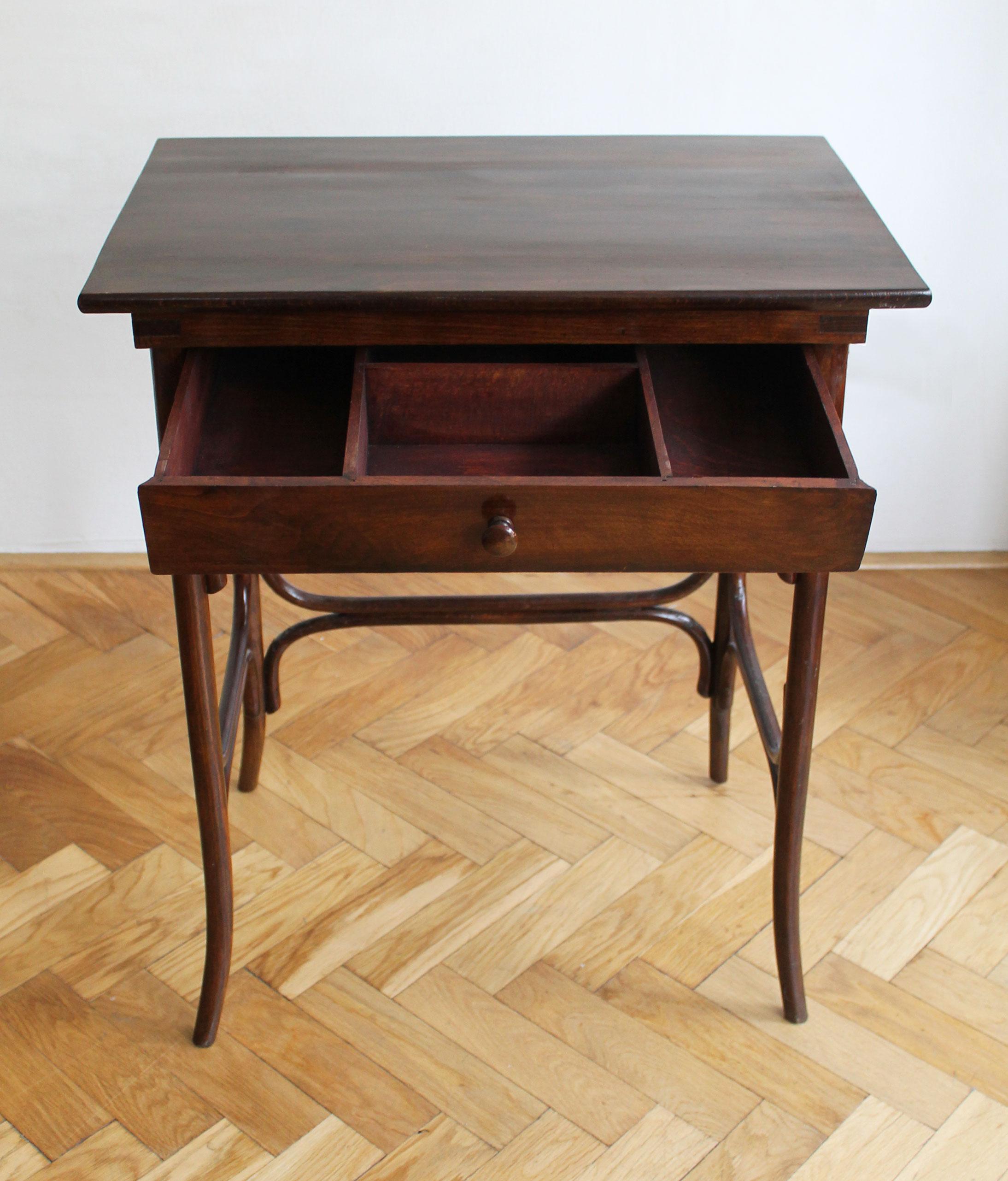 1910's Dressing Table Model No.10 by Gebrüder Thonet In Good Condition For Sale In Brno, CZ