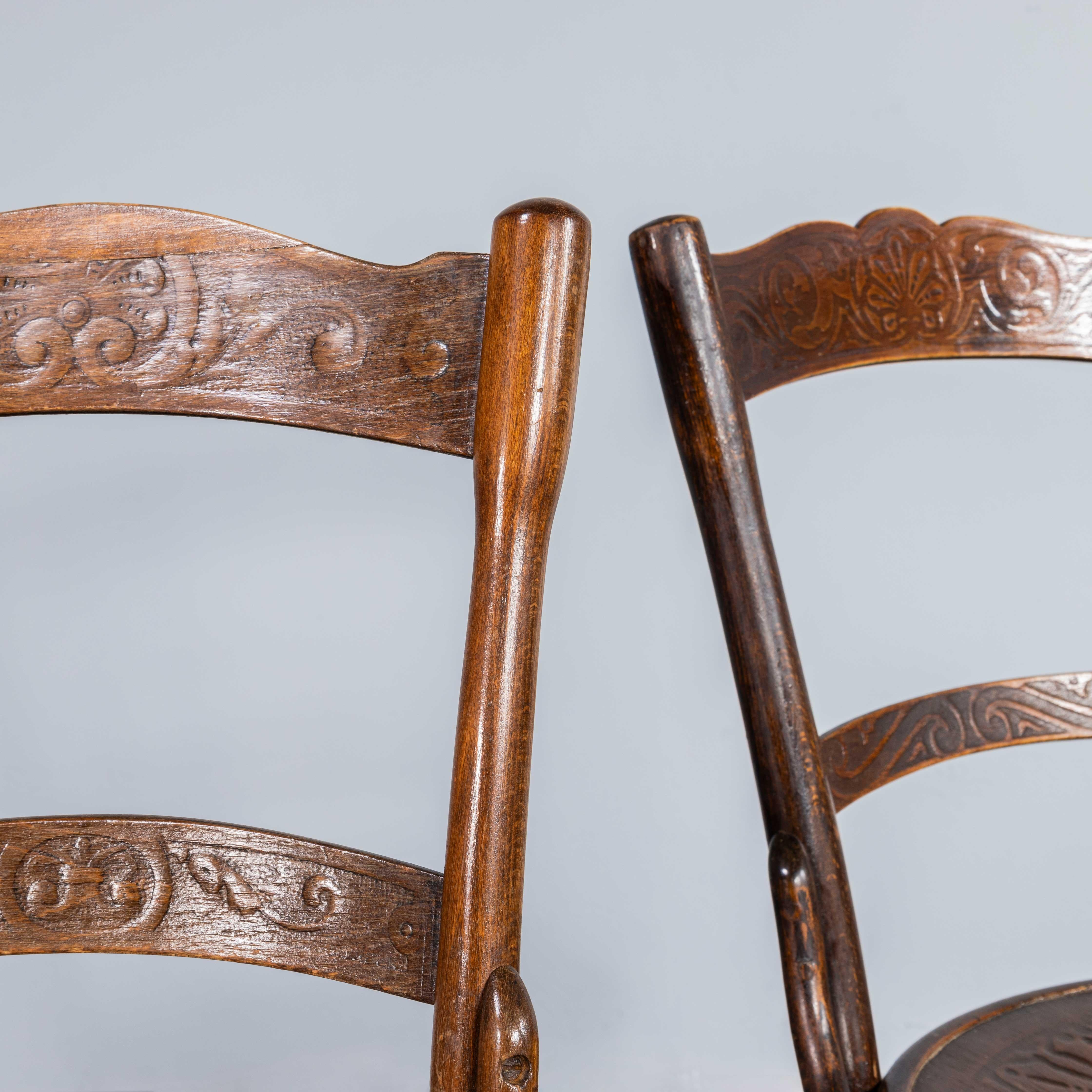 1910's Early Debrecen Bentwood Dining Chairs - Paar

1910's Early Debrecen Bentwood Dining Chairs - Paar. Seltene Stühle des ungarischen Herstellers Debrecen. Es ist schwer, die Herkunft dieser Stühle genau zu bestimmen, da nur wenig über ihre