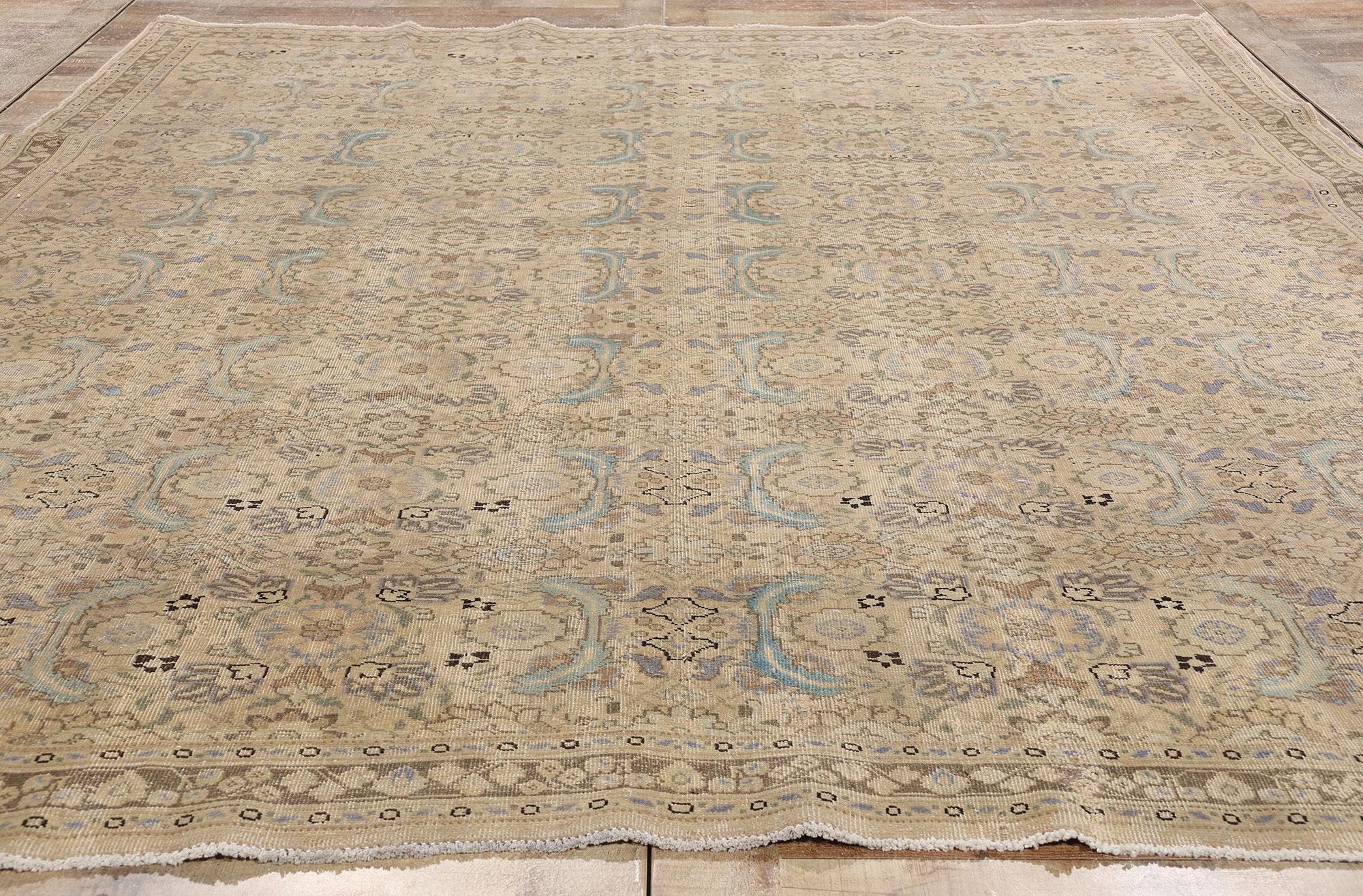 Tappeto Tabriz persiano del 1910 in stile moderno, tonalità della terra In condizioni deteriorate in vendita a Dallas, TX