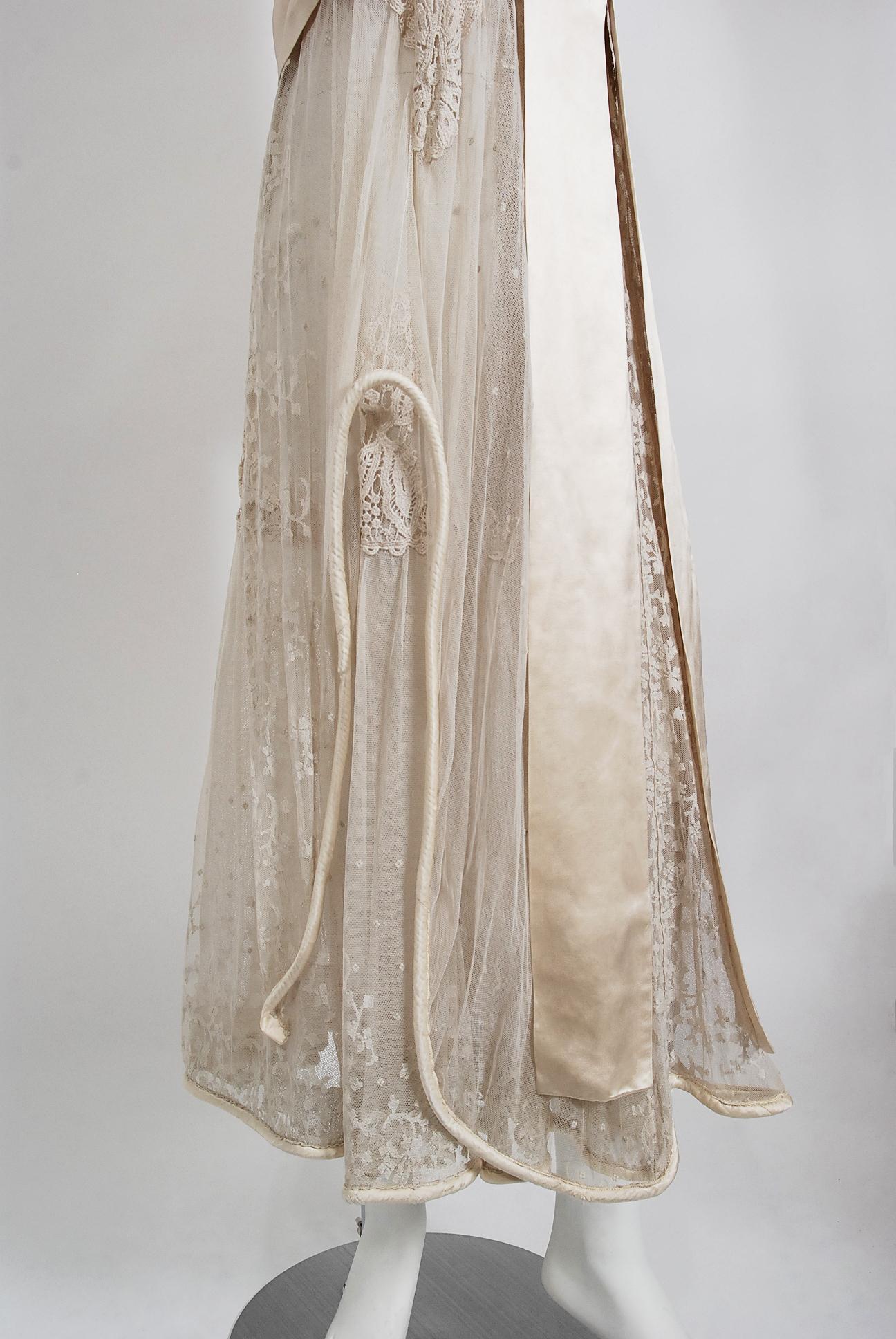 Robe de mariée couture édouardienne vintage des années 1910 ivoire, drapée de dentelle mixte et superposée en vente 1