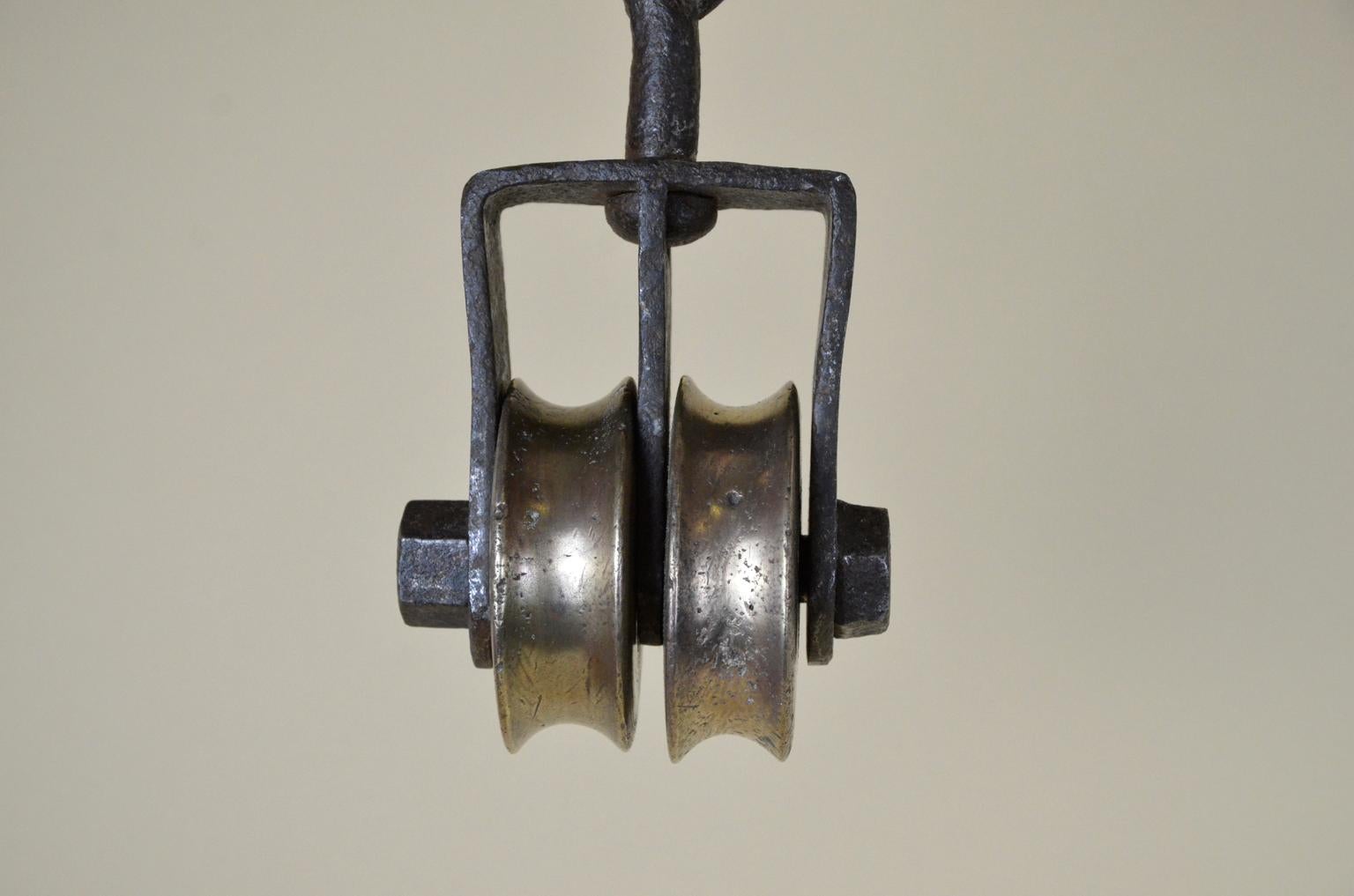 1910s Edwardian Brass and Iron Double Pulley Made in Italy For Sale 1