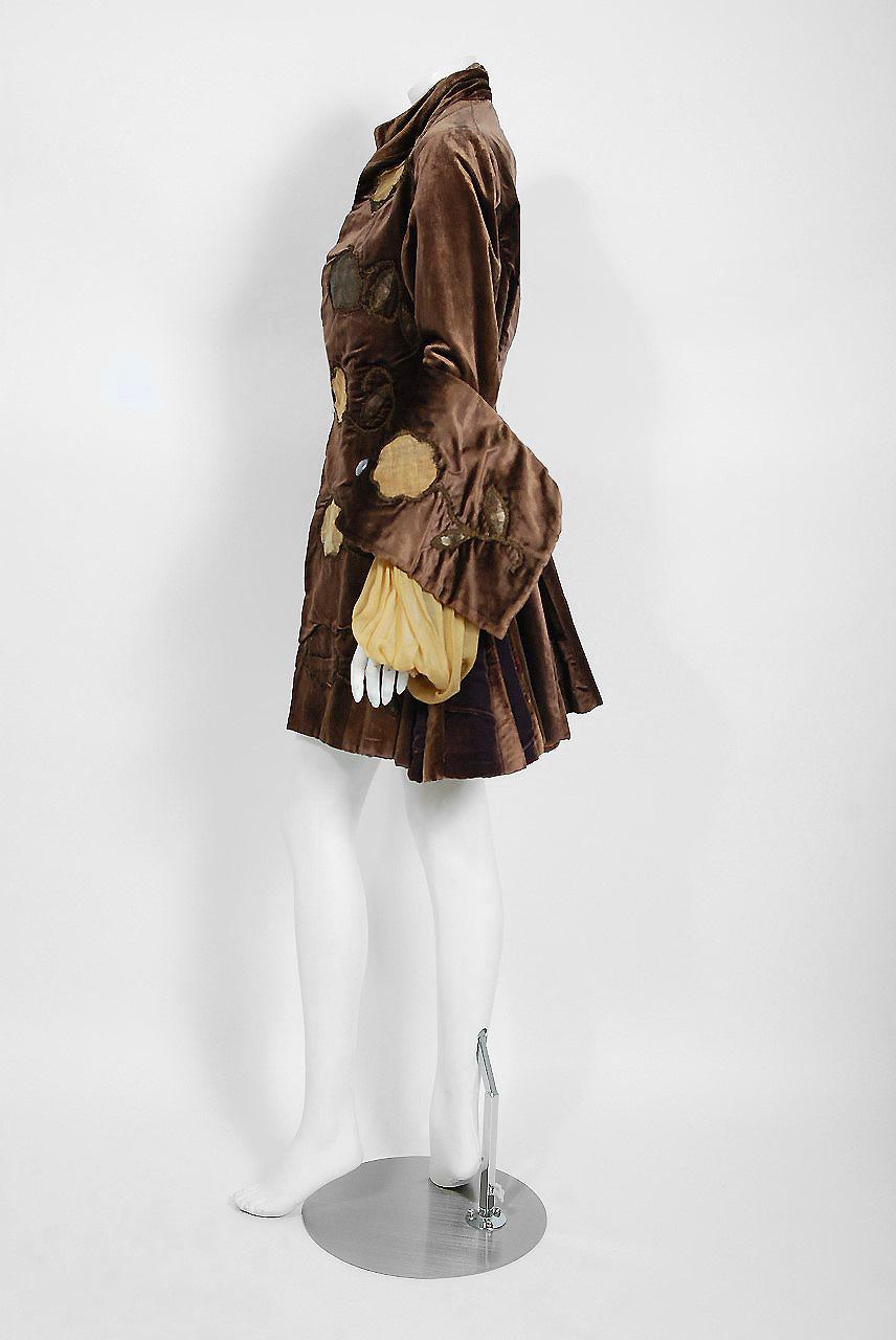 Antike 1910er Edwardianische Jacke mit breiter Manschette aus braunem Samt und metallischem Lamé in Gold  (Schwarz)
