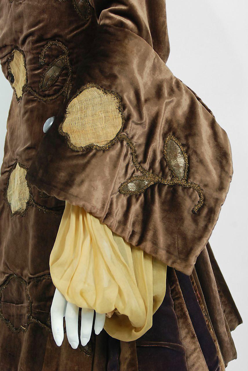 Black Antique 1910's Edwardian Brown Velvet & Metallic Gold Lamé Wide-Cuff Jacket 