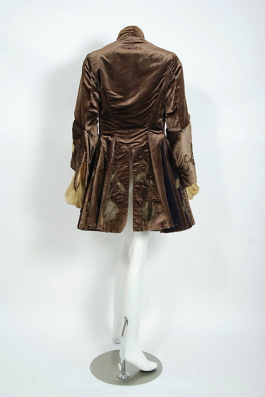 Antike 1910er Edwardianische Jacke mit breiter Manschette aus braunem Samt und metallischem Lamé in Gold  2