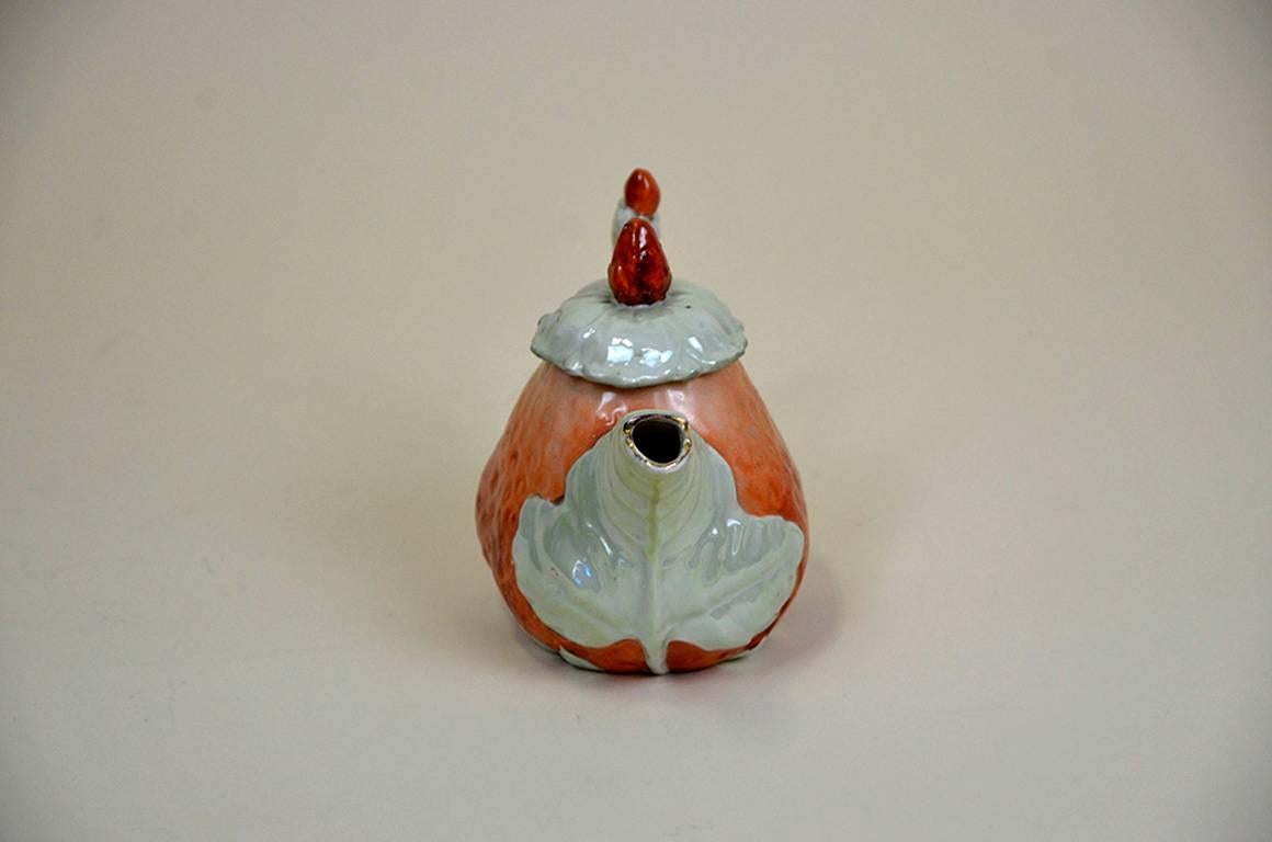 English 1910s Edwardian Porcelain Strawberry Shaped Teapot Made in England For Sale