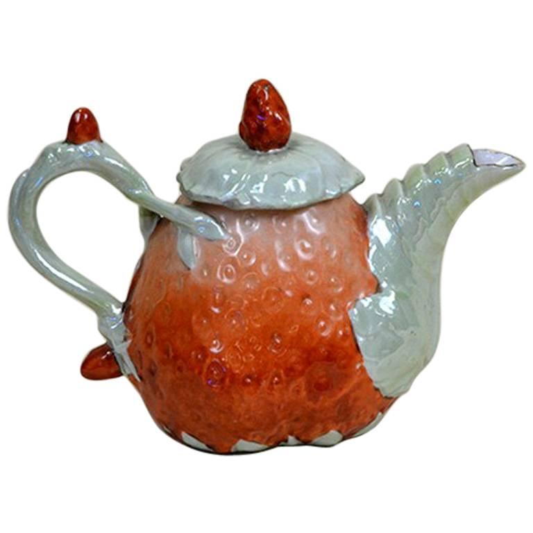 1910s Edwardian Porcelain Strawberry Shaped Teapot Made in England For Sale