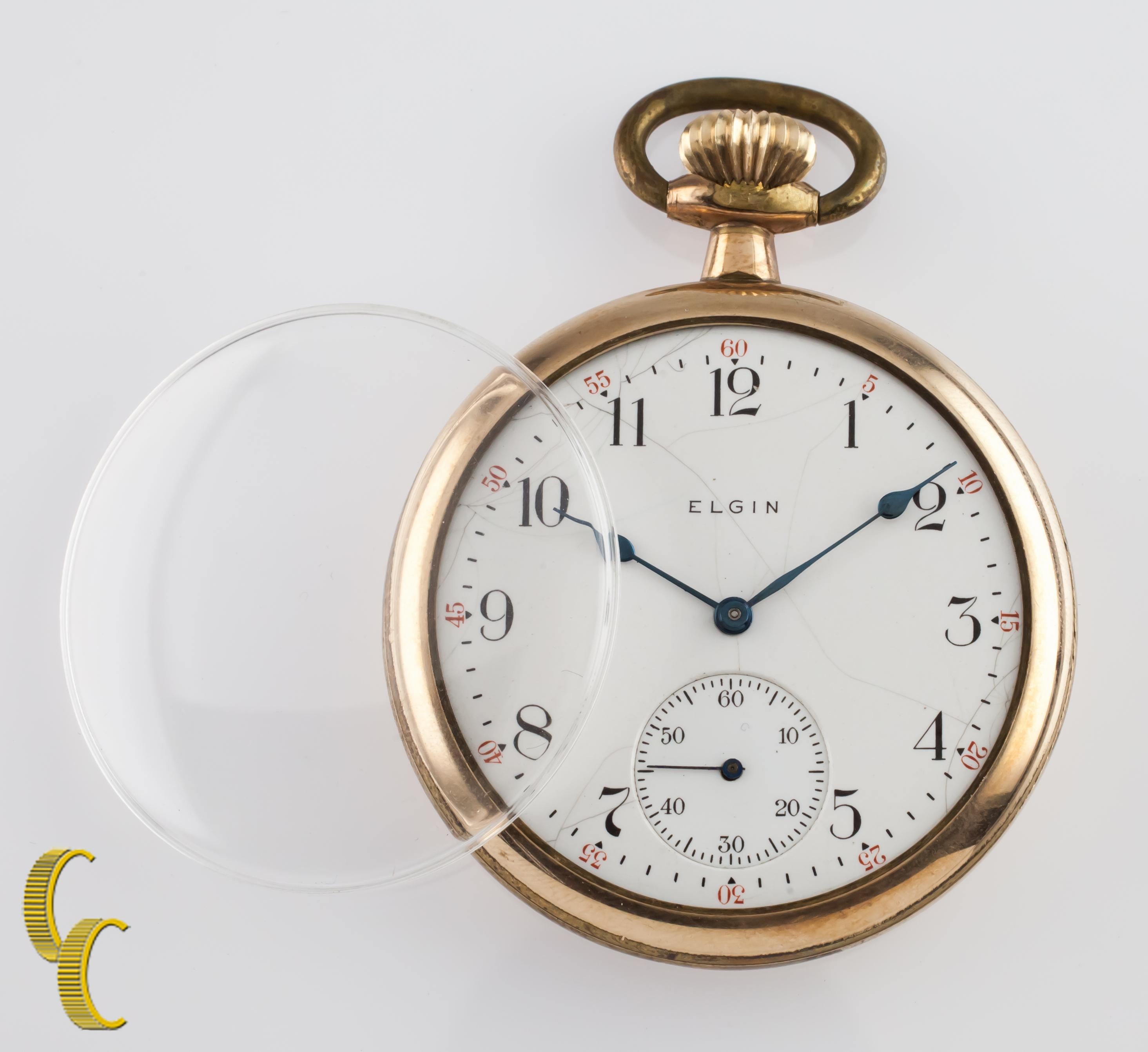 Precioso reloj de bolsillo antiguo Elgin con esfera blanca.
Agujas azules y esfera dedicada a los segundos.
Caja bañada en oro.
Números y marcadores negros.
Caso número de serie 9123006.
Movimiento Elgin de 7 rubíes nº de serie 18214020.
Grado