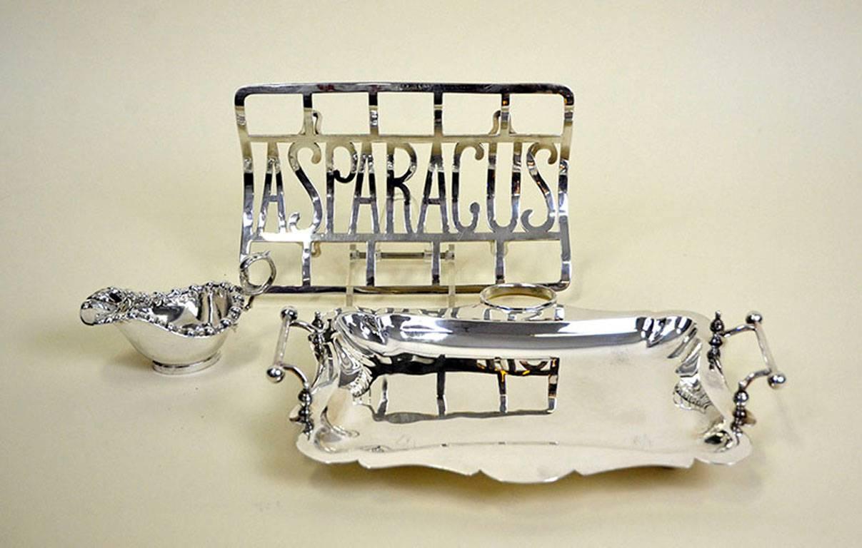 Early 20th Century 1910s English Edwardian Silver Plated Asparagus Set with Elegant Drainer