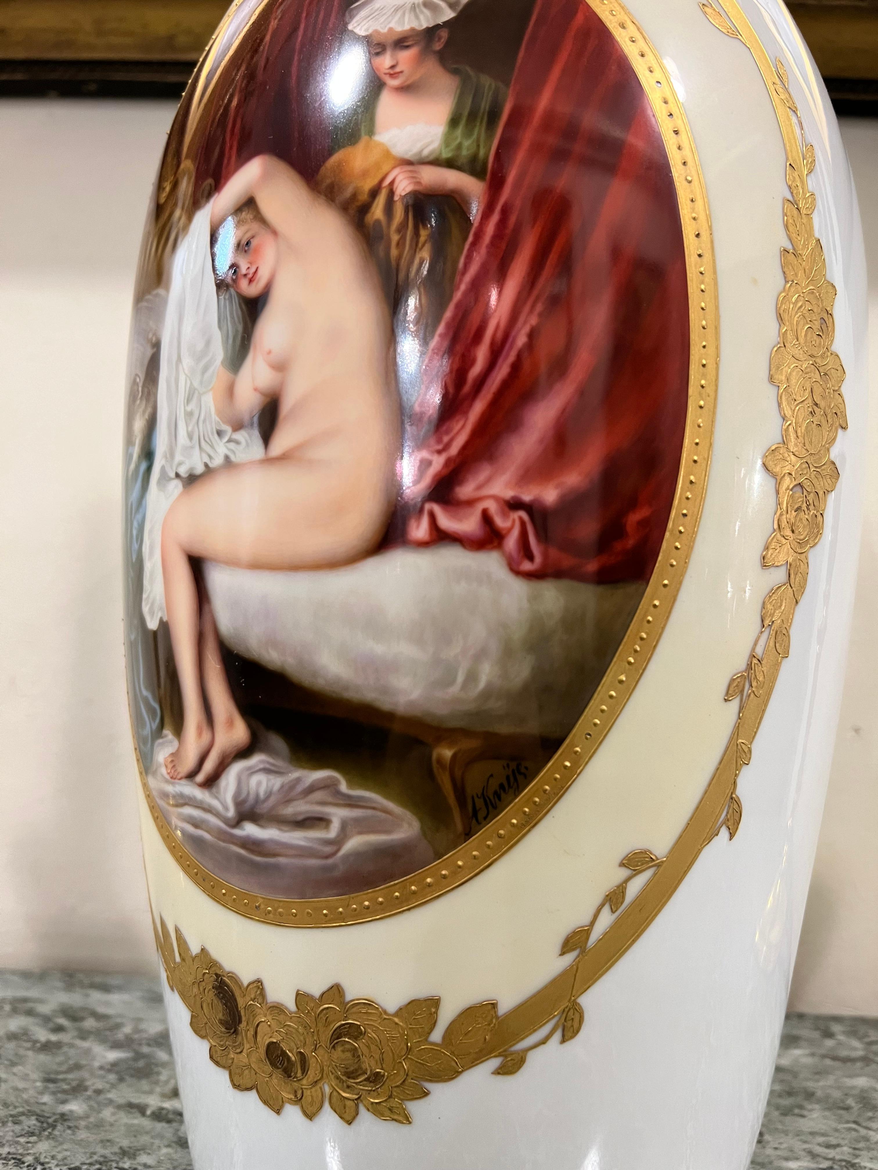 Eccezionale vaso Rosenthal in stile viennese del 1910, dipinto a mano da A. Knije In condizioni buone in vendita a Skien, NO