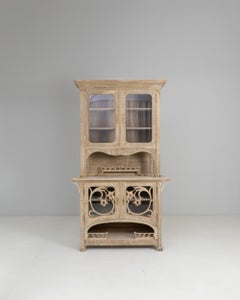 1910er Jahre Französisch Jugendstil Eiche Vitrine mit floralen Details