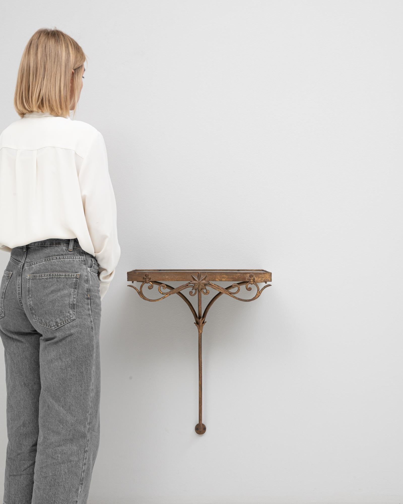 Français Table console en métal français des années 1910 avec plateau en marbre en vente