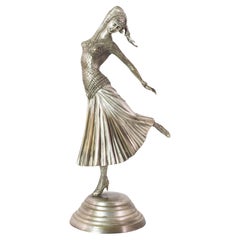 Sculpture de femme française en métal argenté des années 1910