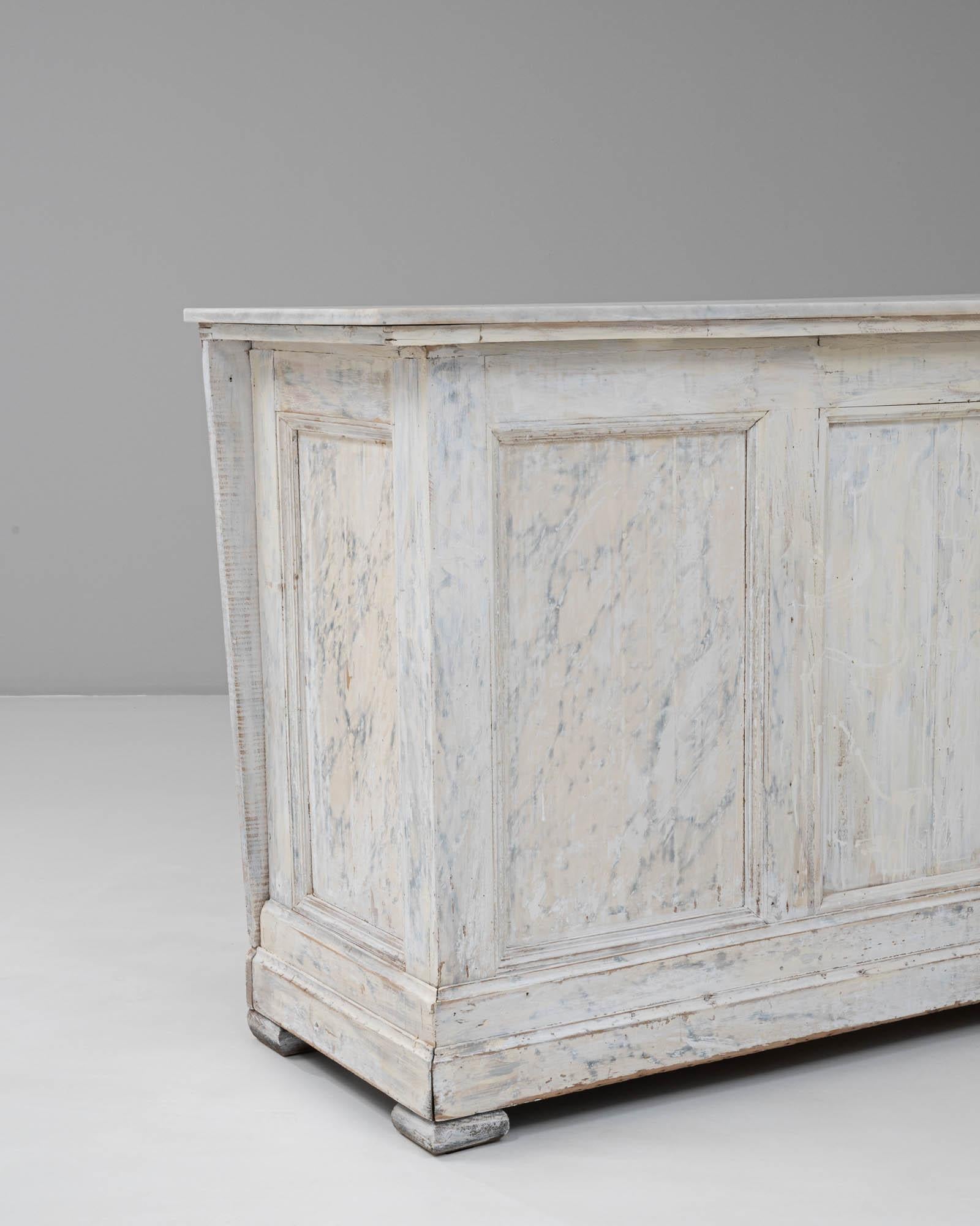 Marmo Bar francese del 1910 in legno bianco patinato con piano in marmo in vendita