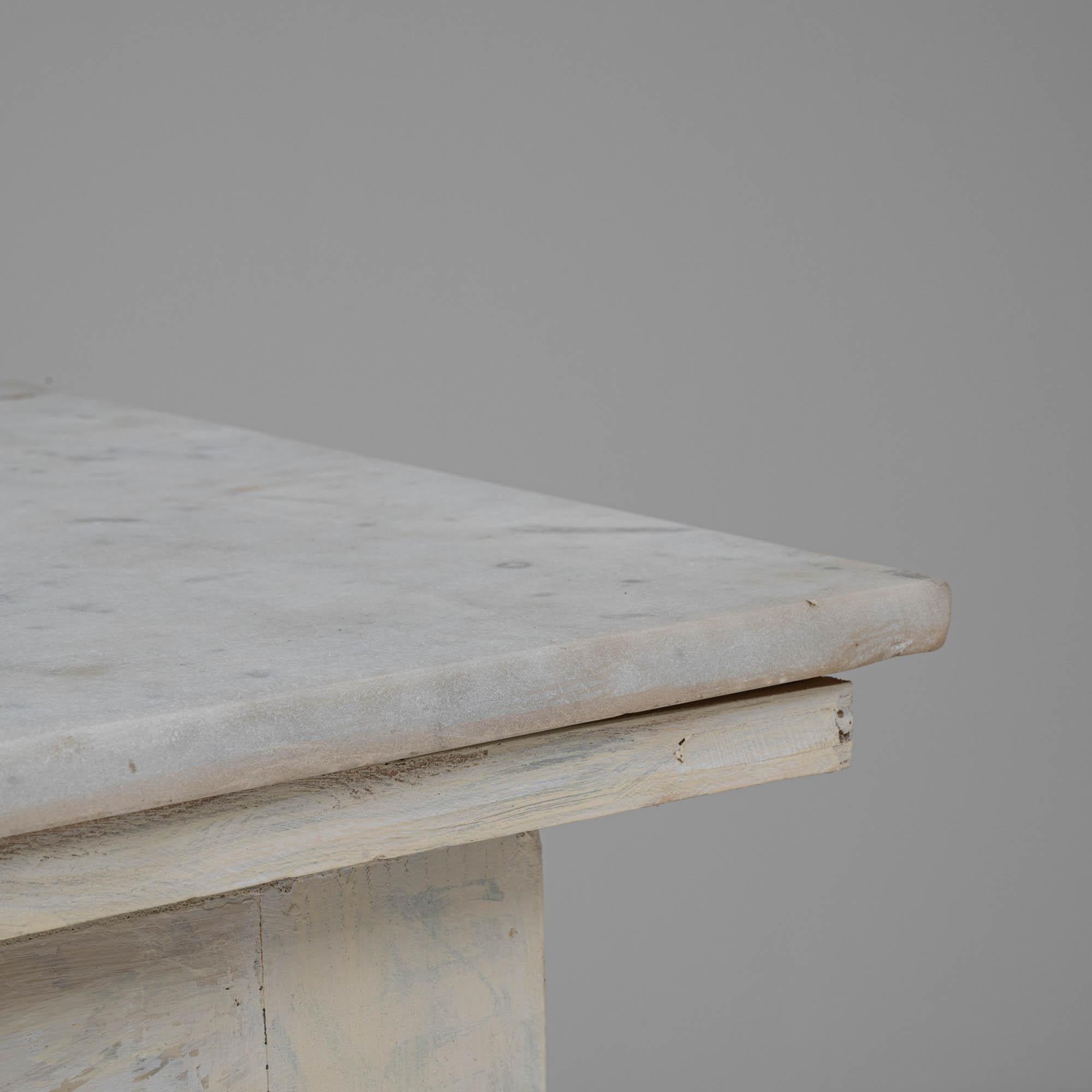 Bar francese del 1910 in legno bianco patinato con piano in marmo in vendita 2