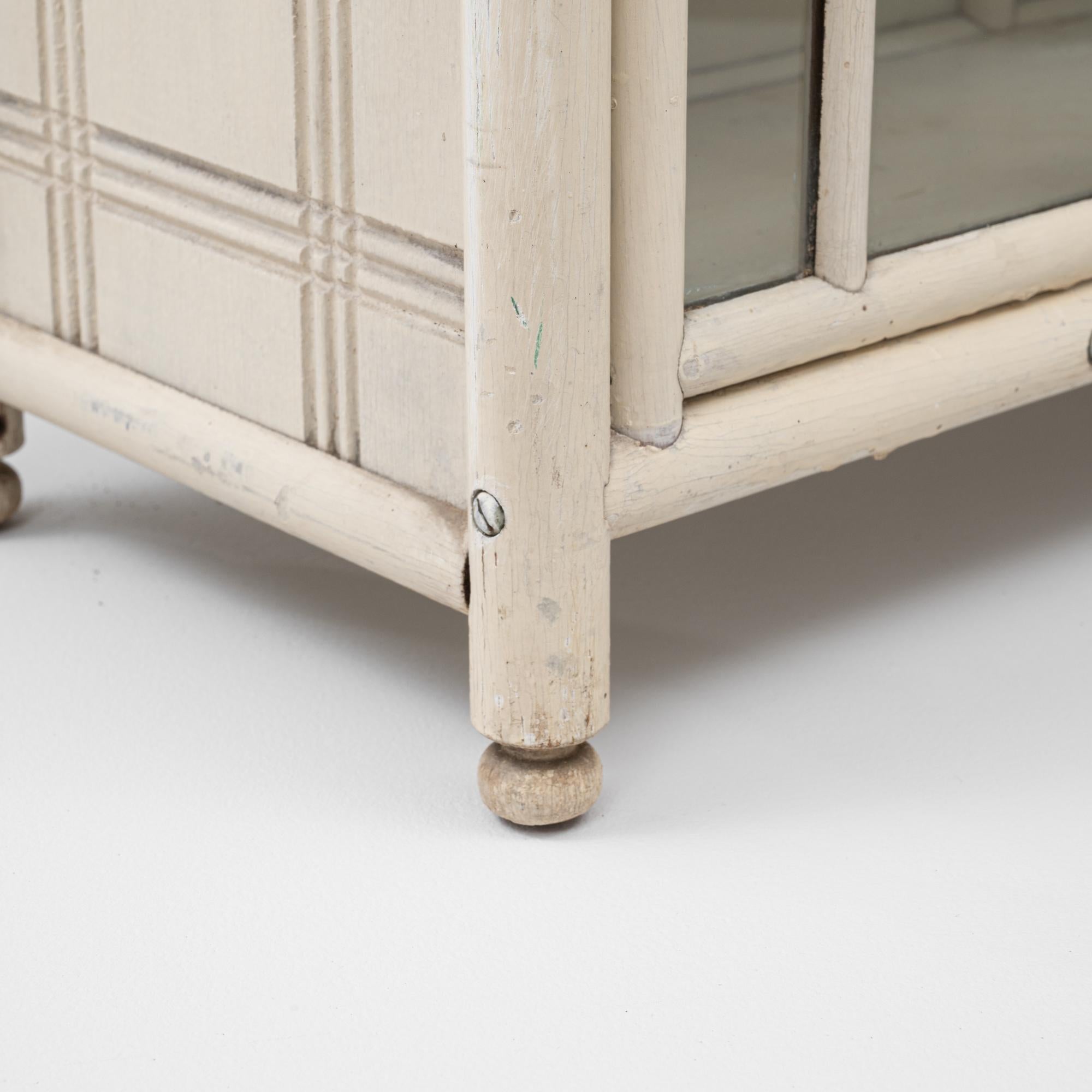 Mini vetrina francese in legno del 1910 in vendita 2