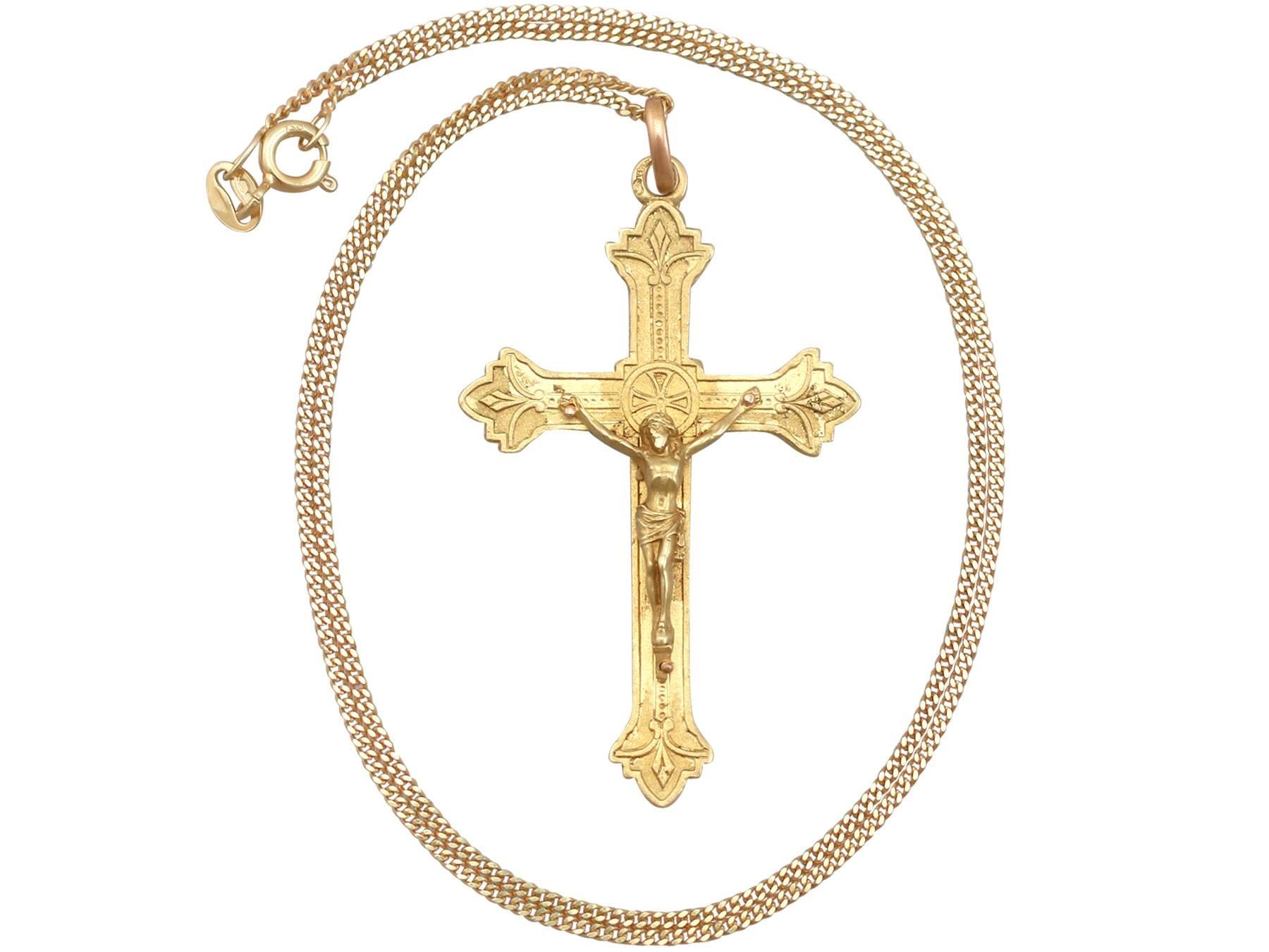An impressive antique French 18 karat yellow gold crucifix and chain; part of our diverse antique jewelry and estate jewelry collections

This fine and impressive antique pendant has been crafted in 18k yellow gold.

The antique yellow gold cross