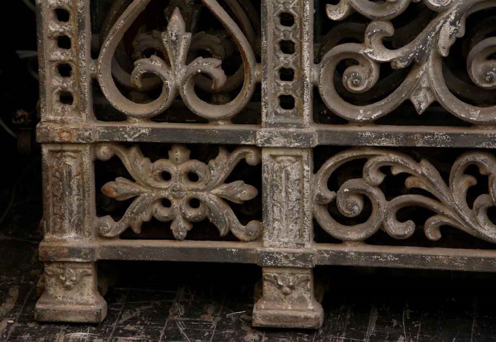 1910s Heavily Cast Decorative Floral Motif Iron Balcony Railing from Argentina In Good Condition In New York, NY