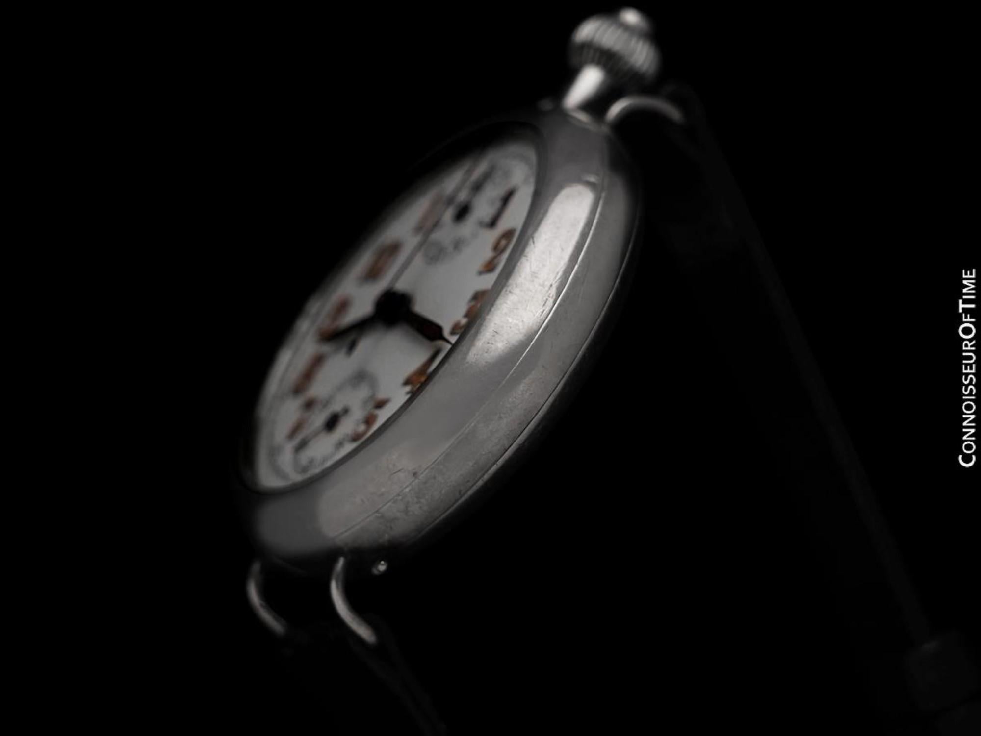 1910's Heuer Vintage Large Mens Sporting / Aviator's Single Button Chronograph In Excellent Condition For Sale In Suwanee, GA