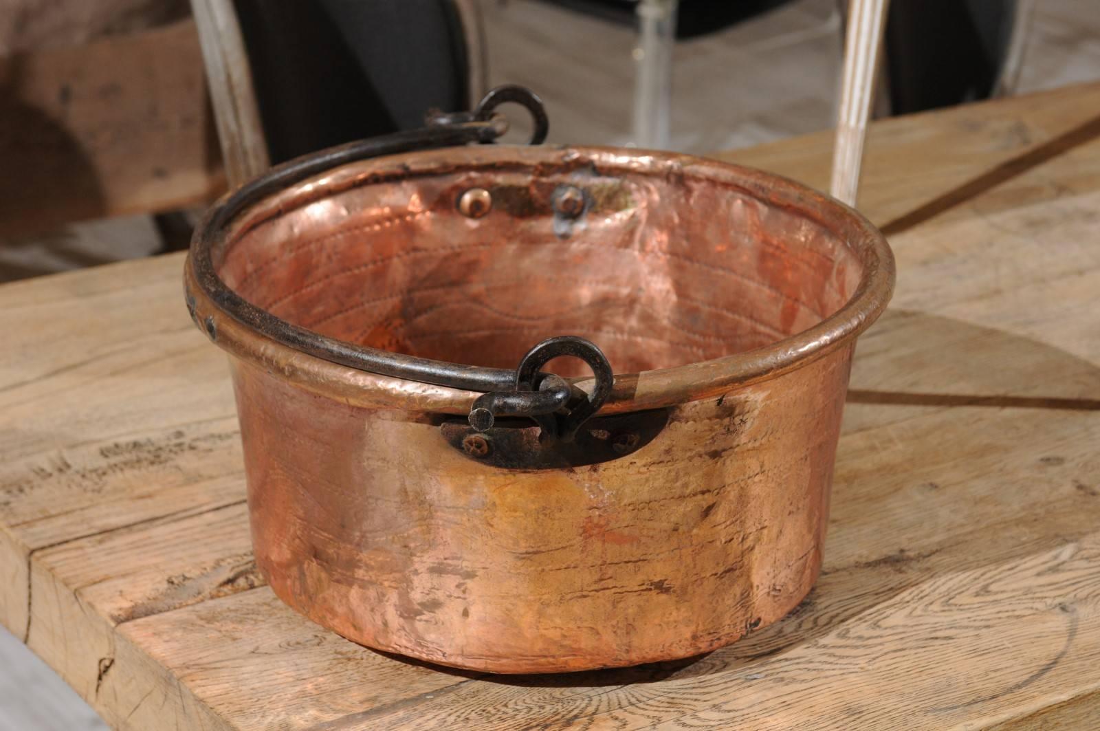 20th Century 1910s Large Size Round French Copper Pot with Movable Iron Handle