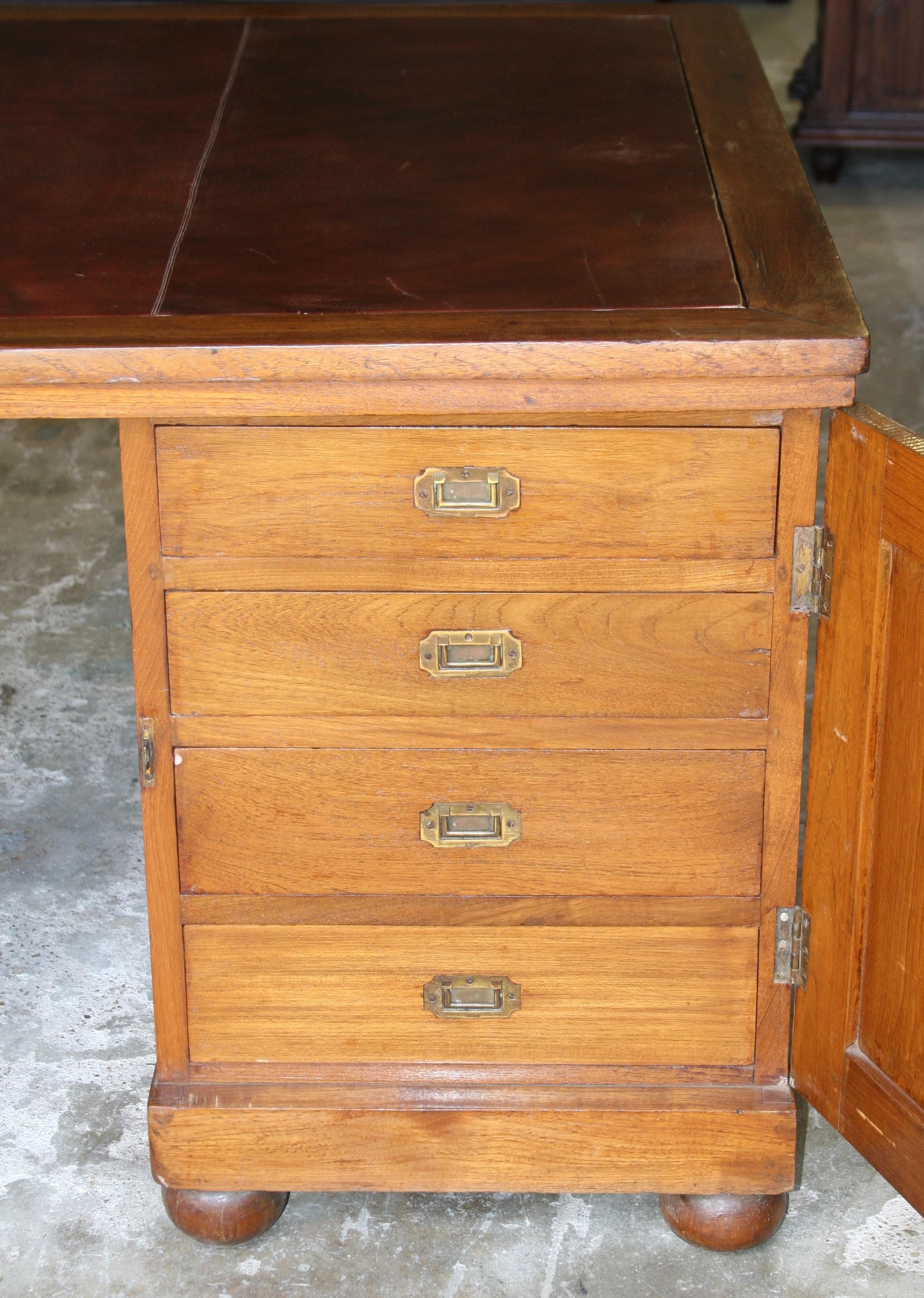 Indian 1910s Lavish Victorian Style Large Mahogany Partner's Desk from a Bank For Sale