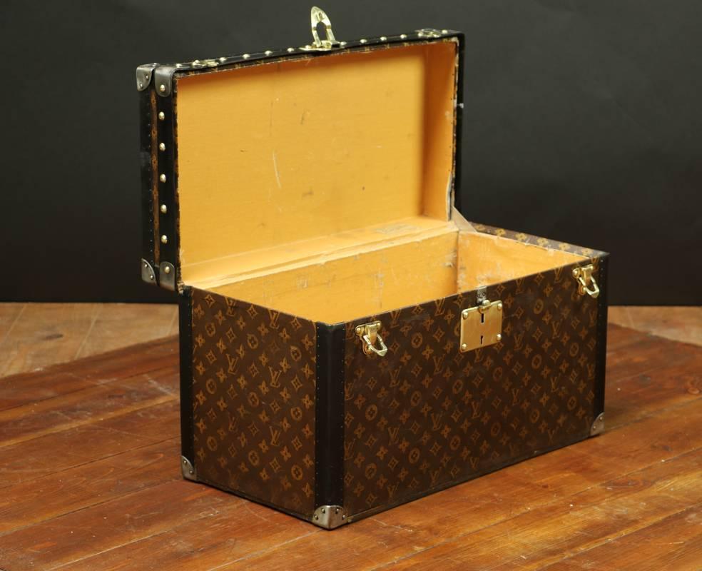 Louis Vuitton monogram car tools box 

Brass lock 

Original leather Handel 

Original inside 

1910s.