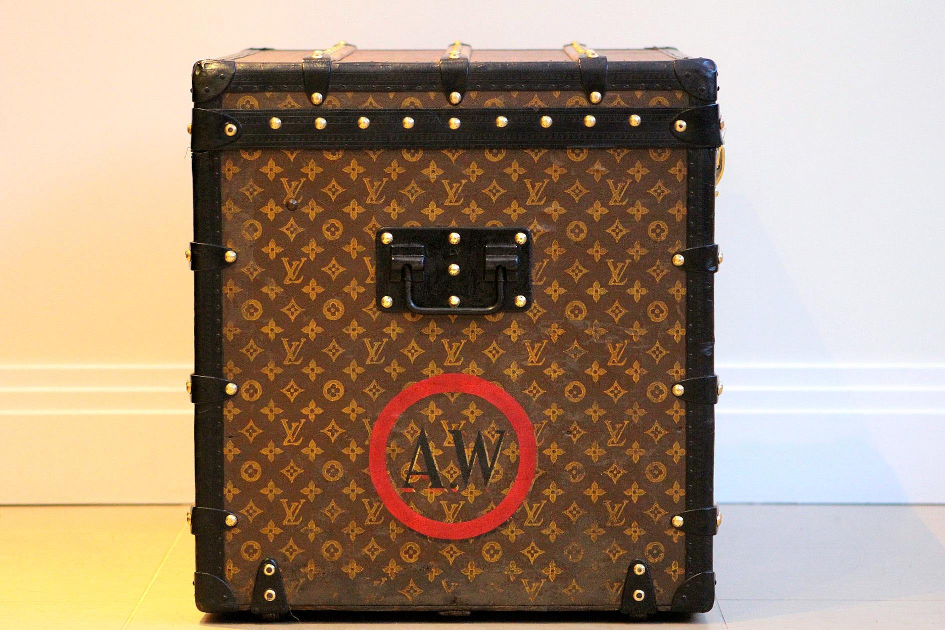1910s Louis Vuitton Monogram Courier Steamer Trunk  In Good Condition For Sale In London, GB