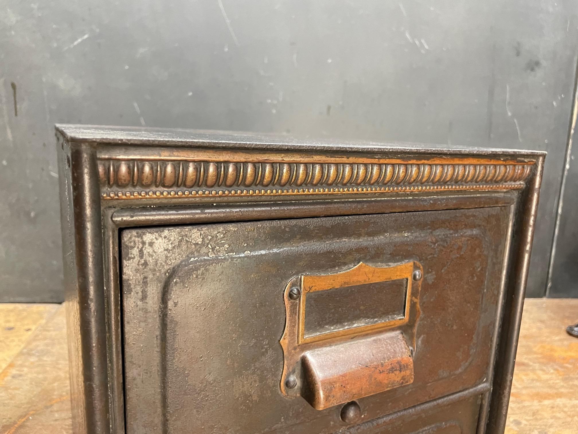 1910s Metal Art Construction Co. Petite Clerks Desk Chest Drawers Rare In Distressed Condition In Hyattsville, MD