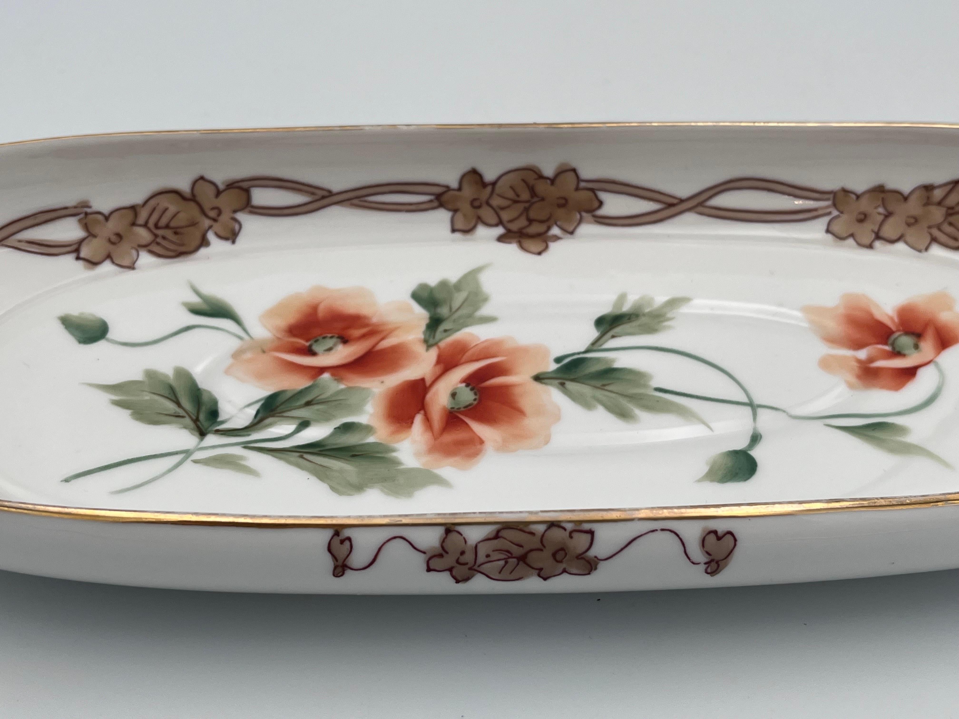 Piatto lungo di sedano/asparagi in porcellana Nippon del 1910 dipinto a mano Papaveri e oro in vendita 7