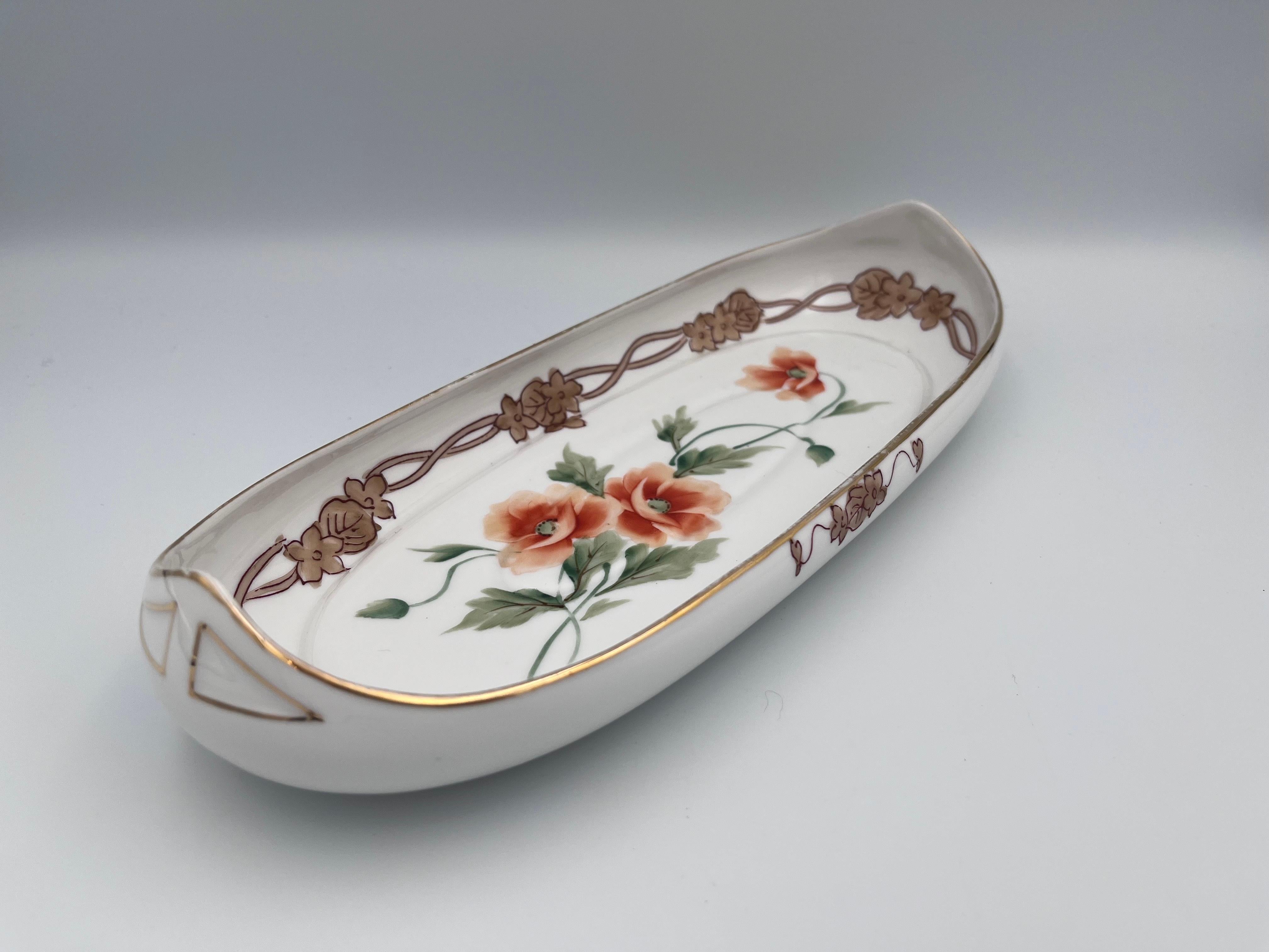 Giapponese Piatto lungo di sedano/asparagi in porcellana Nippon del 1910 dipinto a mano Papaveri e oro in vendita