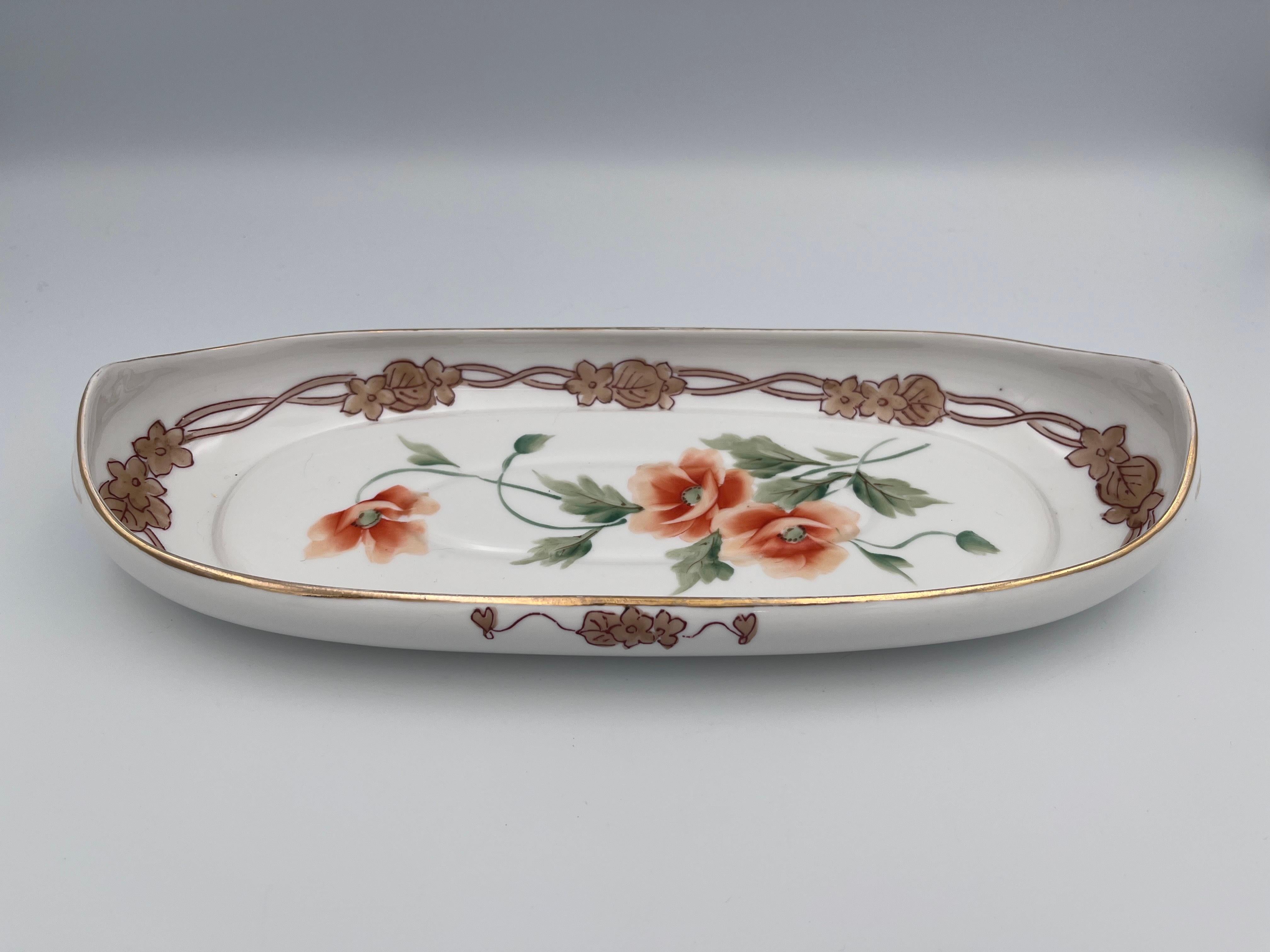 Porcellana Piatto lungo di sedano/asparagi in porcellana Nippon del 1910 dipinto a mano Papaveri e oro in vendita