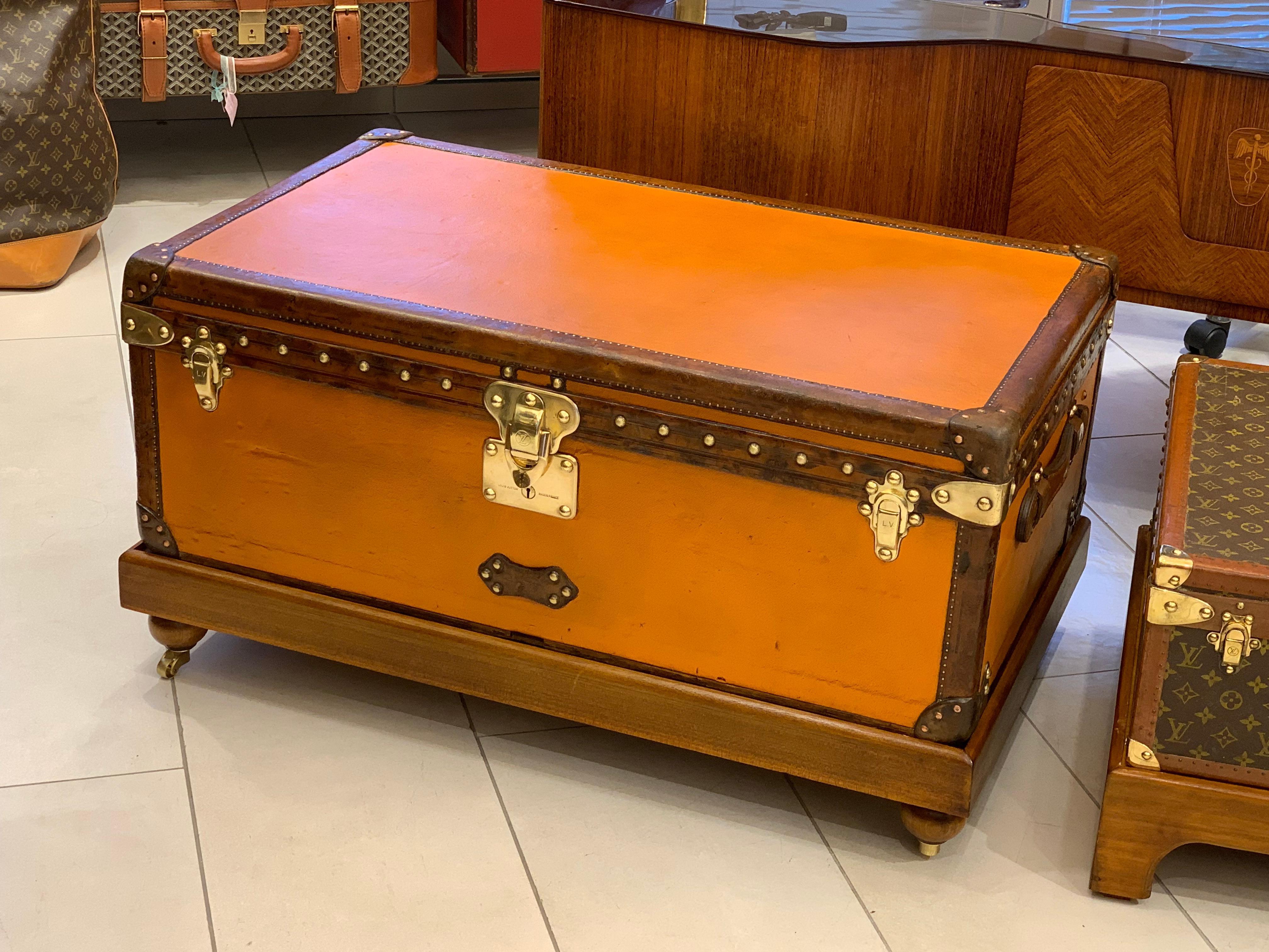 1910s Orange Louis Vuitton Steamer Trunk, 90 cm Orange Louis Vuitton Trunk en vente 4