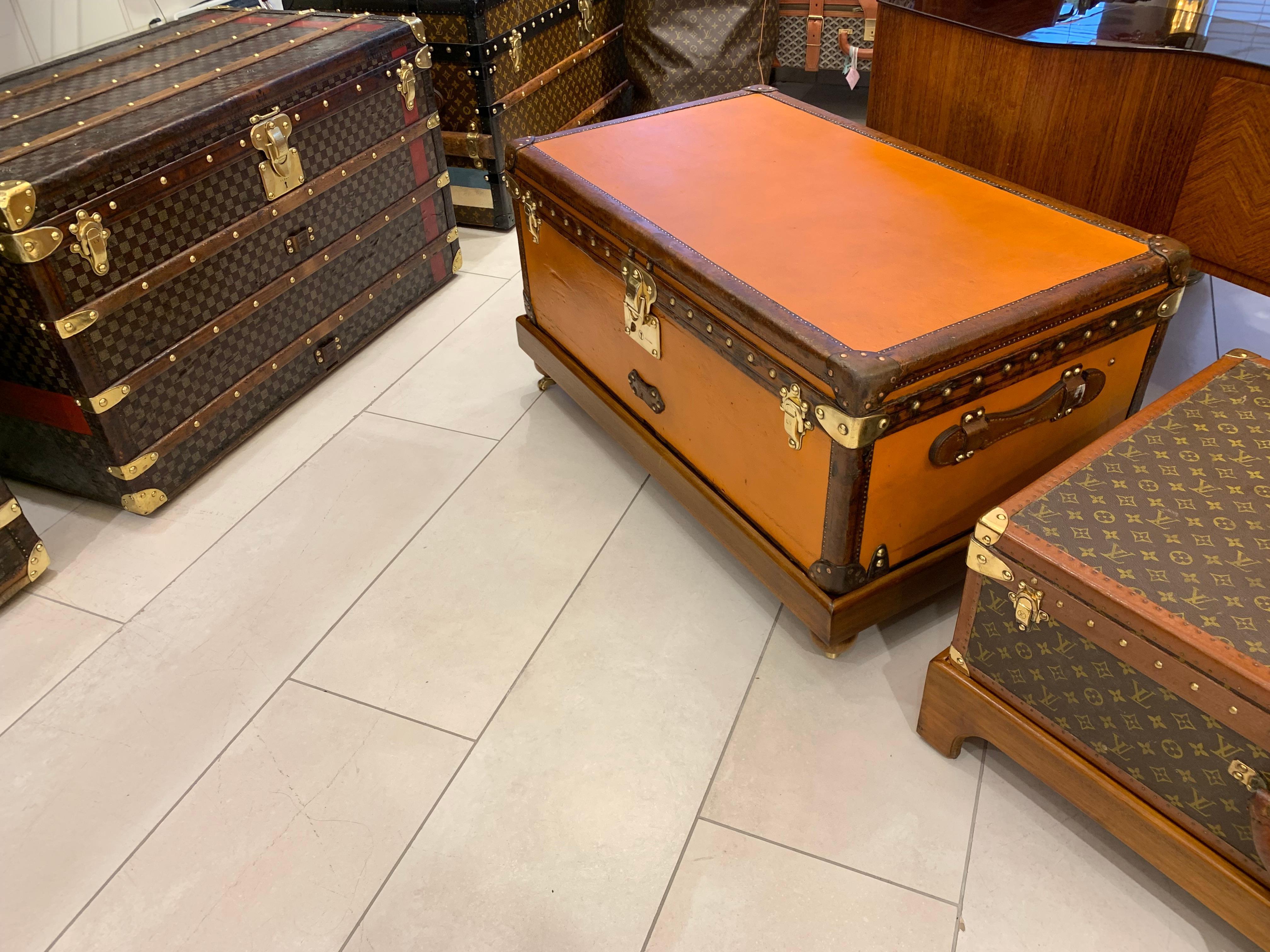 1910s Orange Louis Vuitton Steamer Trunk, 90 cm Orange Louis Vuitton Trunk en vente 5