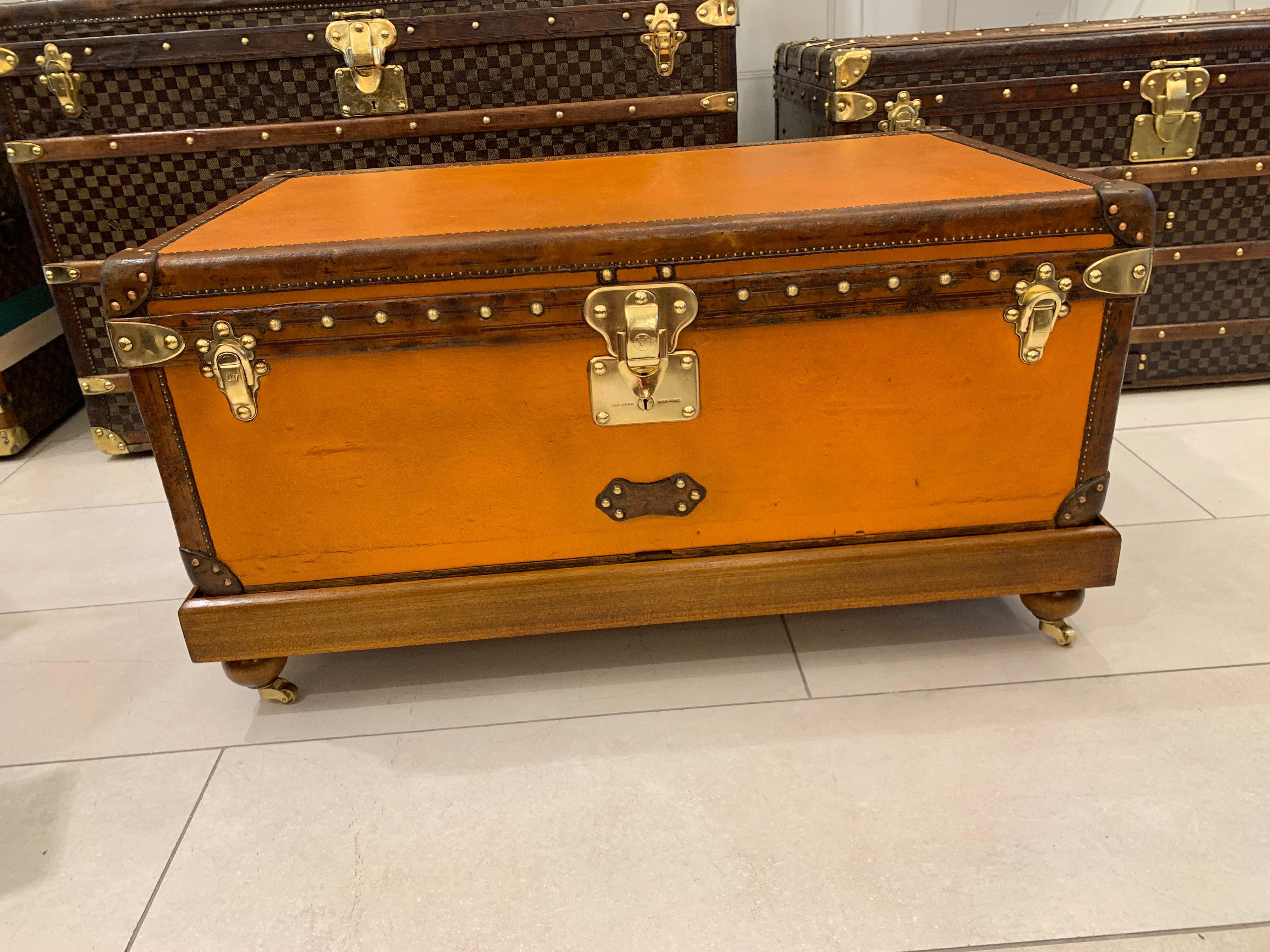 Français 1910s Orange Louis Vuitton Steamer Trunk, 90 cm Orange Louis Vuitton Trunk en vente