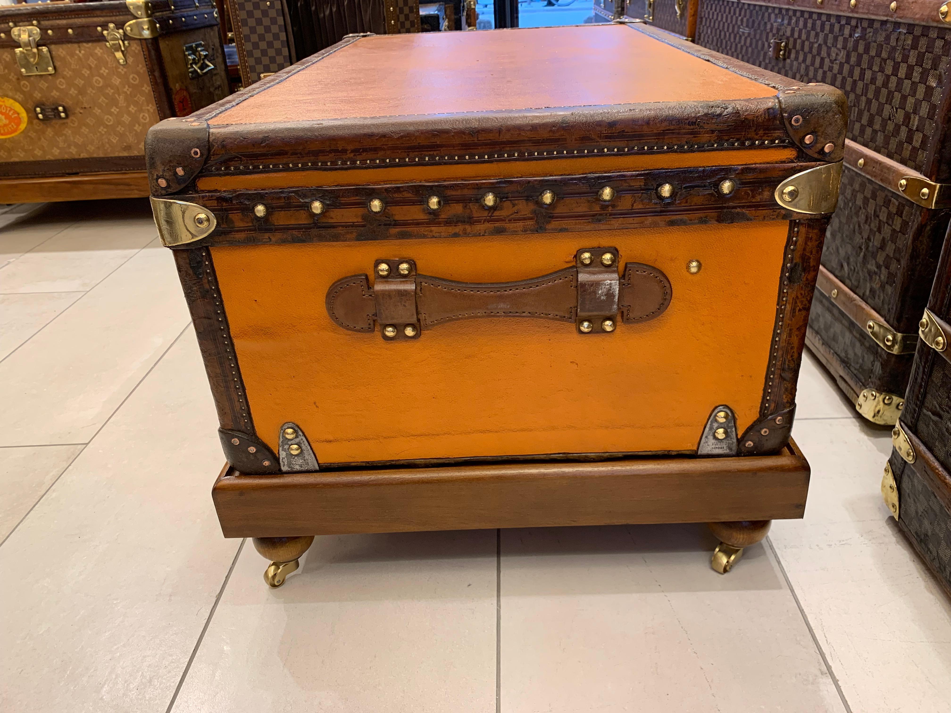 1910s Orange Louis Vuitton Steamer Trunk, 90 cm Orange Louis Vuitton Trunk en vente 2