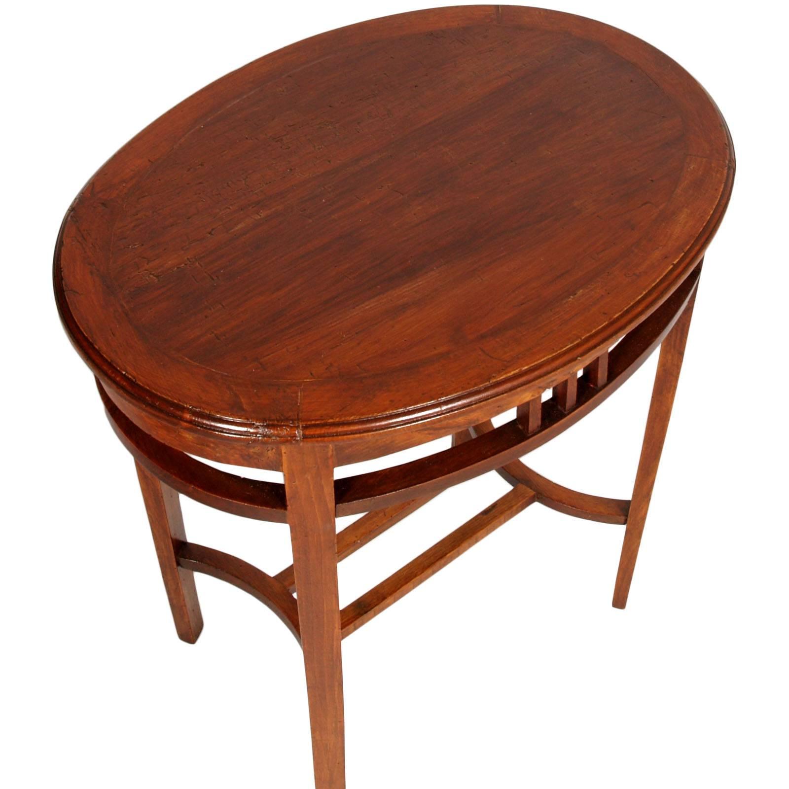 Early 20th century oval Viennese occasional table from Wiener Werkstätte, solid walnut restored, attributed to architect Josef Hoffmann designer

Measures cm: H 76, W 70, D 52

