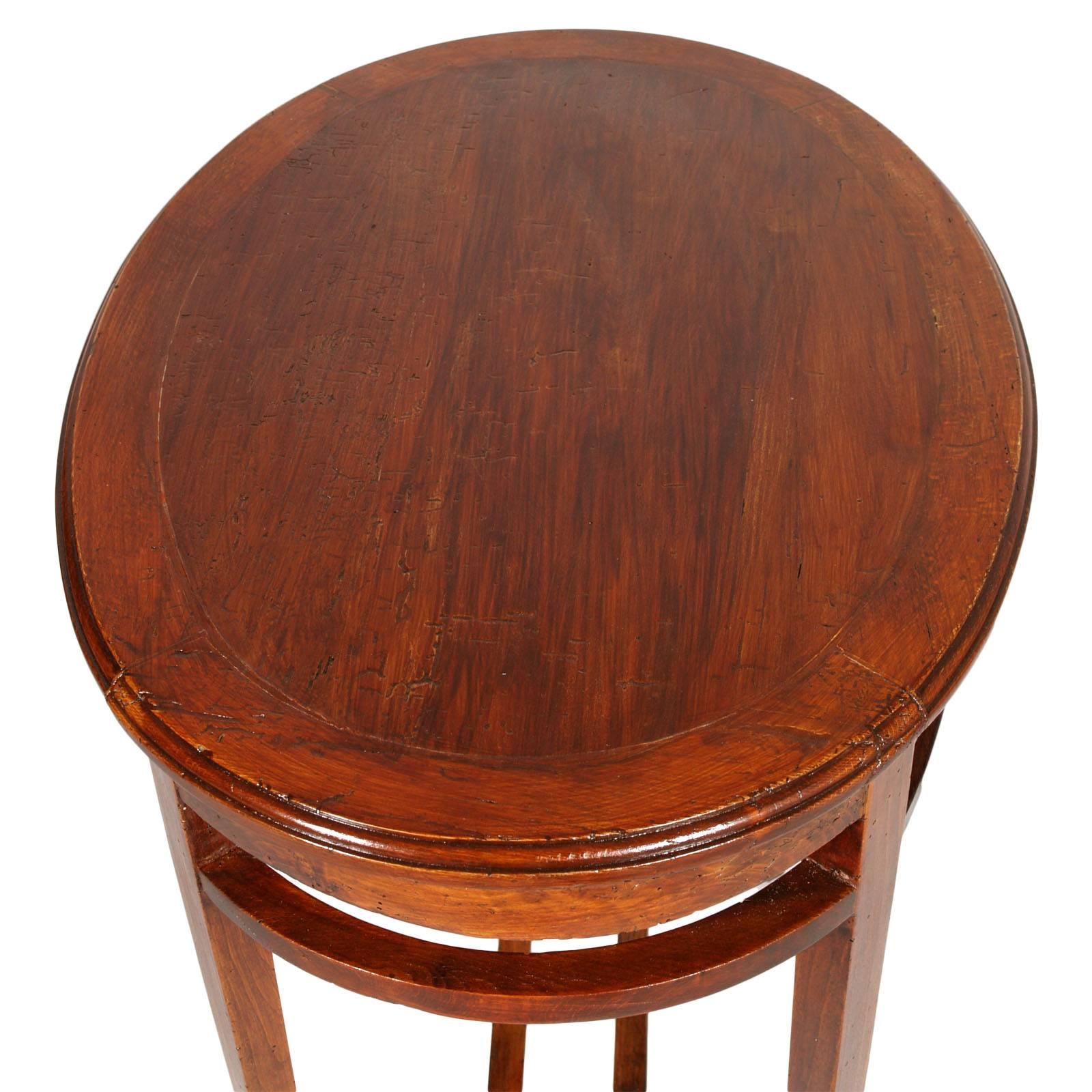 1910s Oval Viennese Occasional Table by Wiener Werkstätte, Solid Walnut Restored In Excellent Condition For Sale In Vigonza, Padua