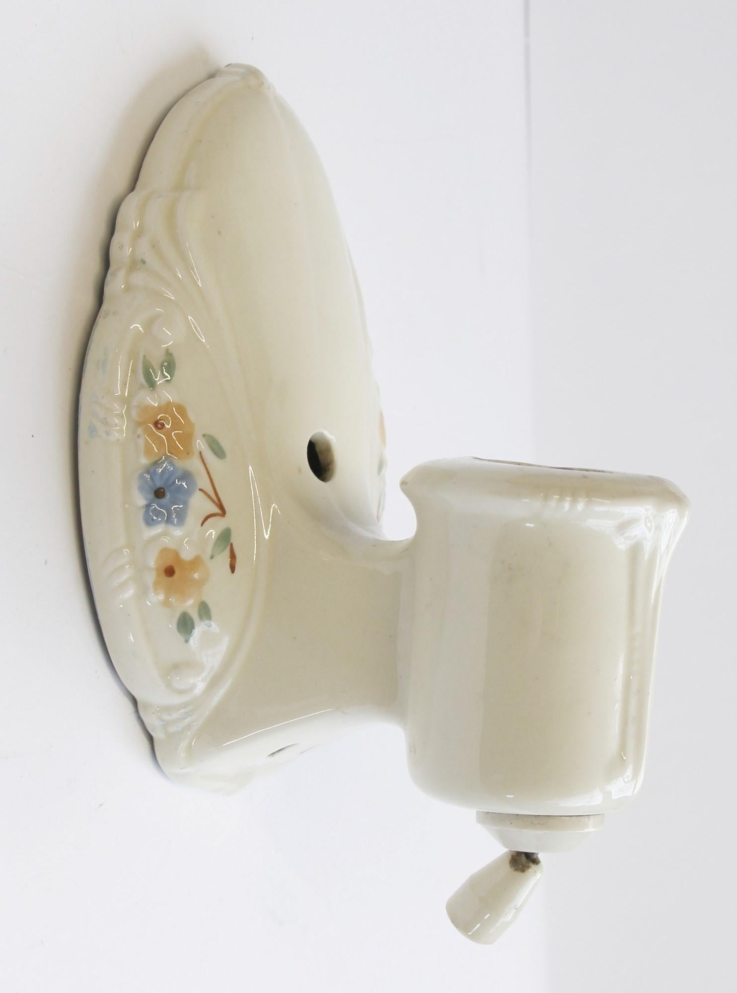 1910s Pair of White Porcelain Floral Wall Sconces In Good Condition In New York, NY