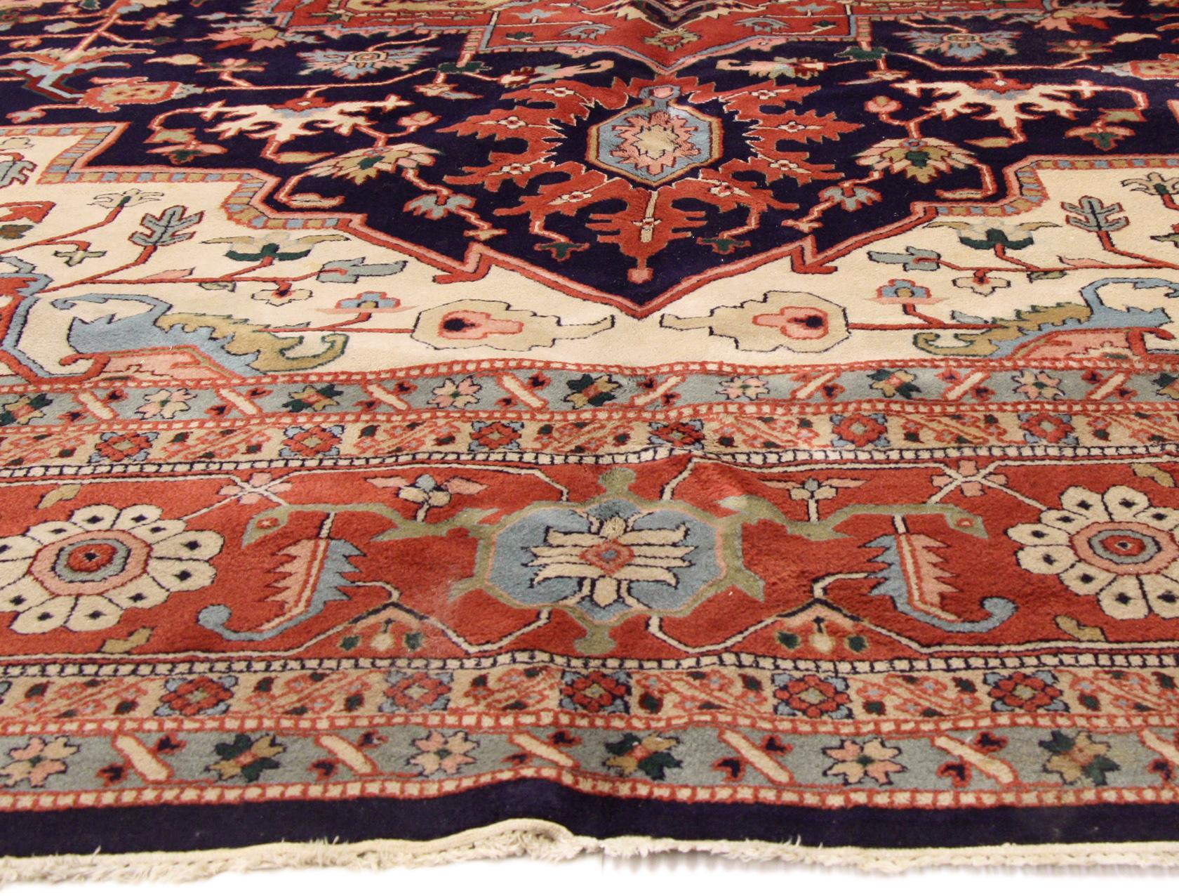 1910's Persian Heriz Carpet with Traditional Style In Good Condition For Sale In Dallas, TX
