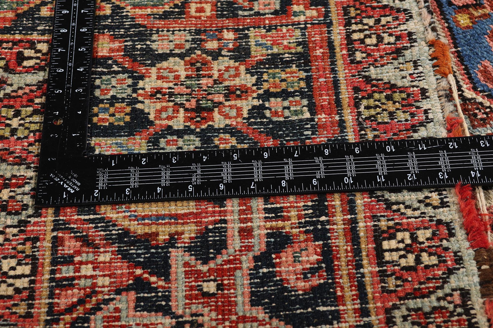 Persischer Heriz-Teppich aus dem Jahr 1910 mit traditionellem Stil (Wolle) im Angebot