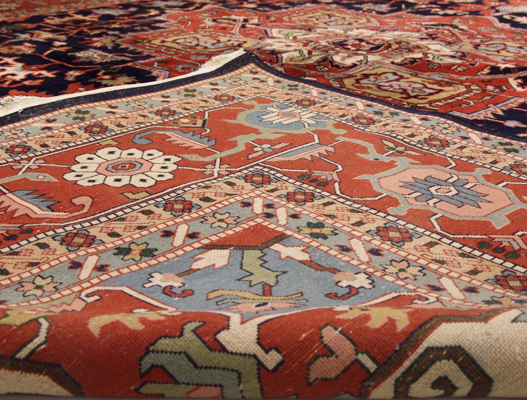 20th Century 1910's Persian Heriz Carpet with Traditional Style For Sale
