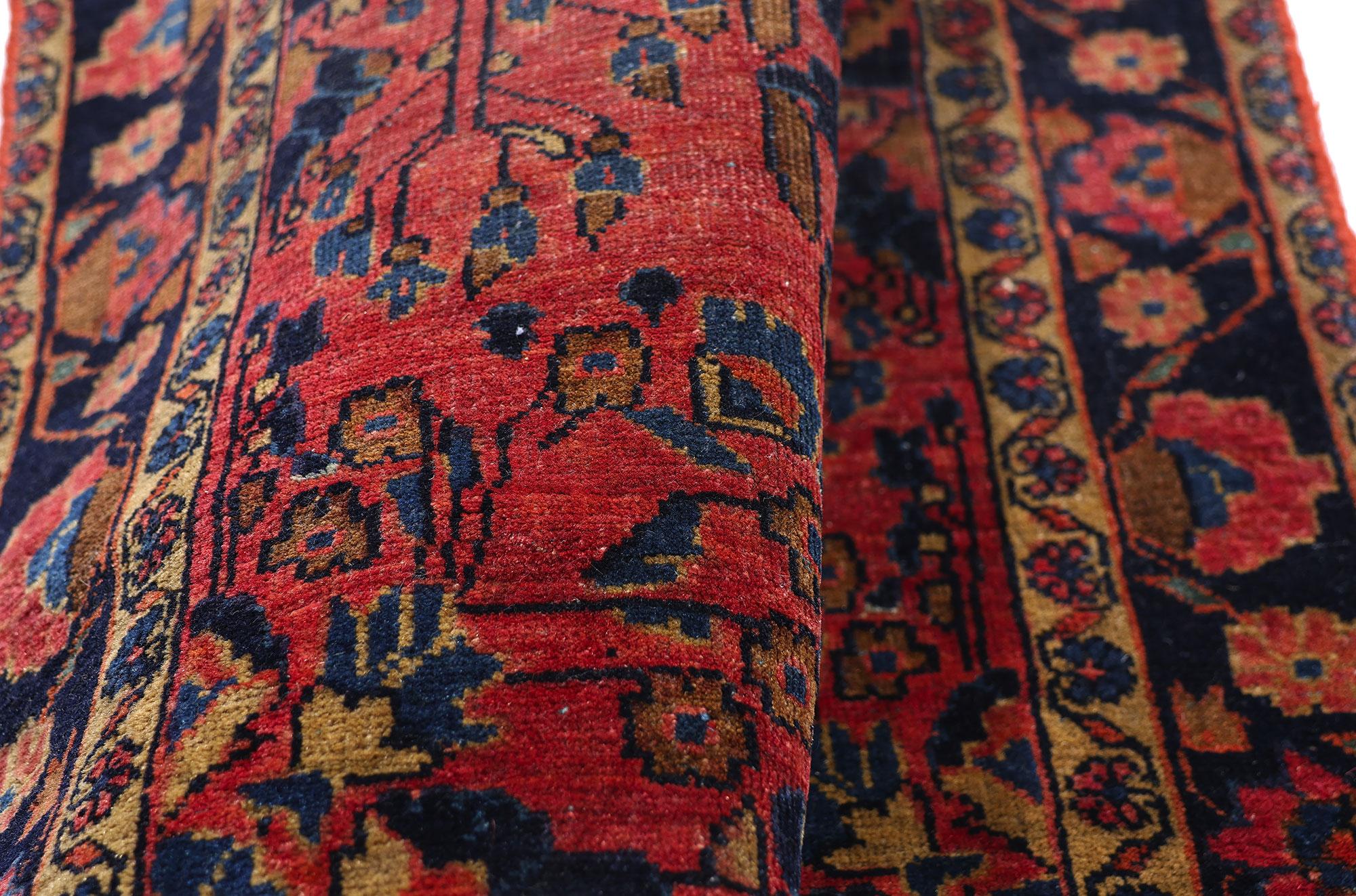 20th Century 1910's Persian Sarouk Carpet with Modern Style For Sale