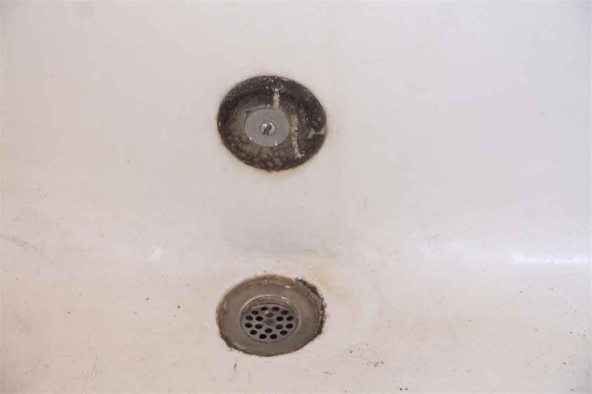 clawfoot tub antique