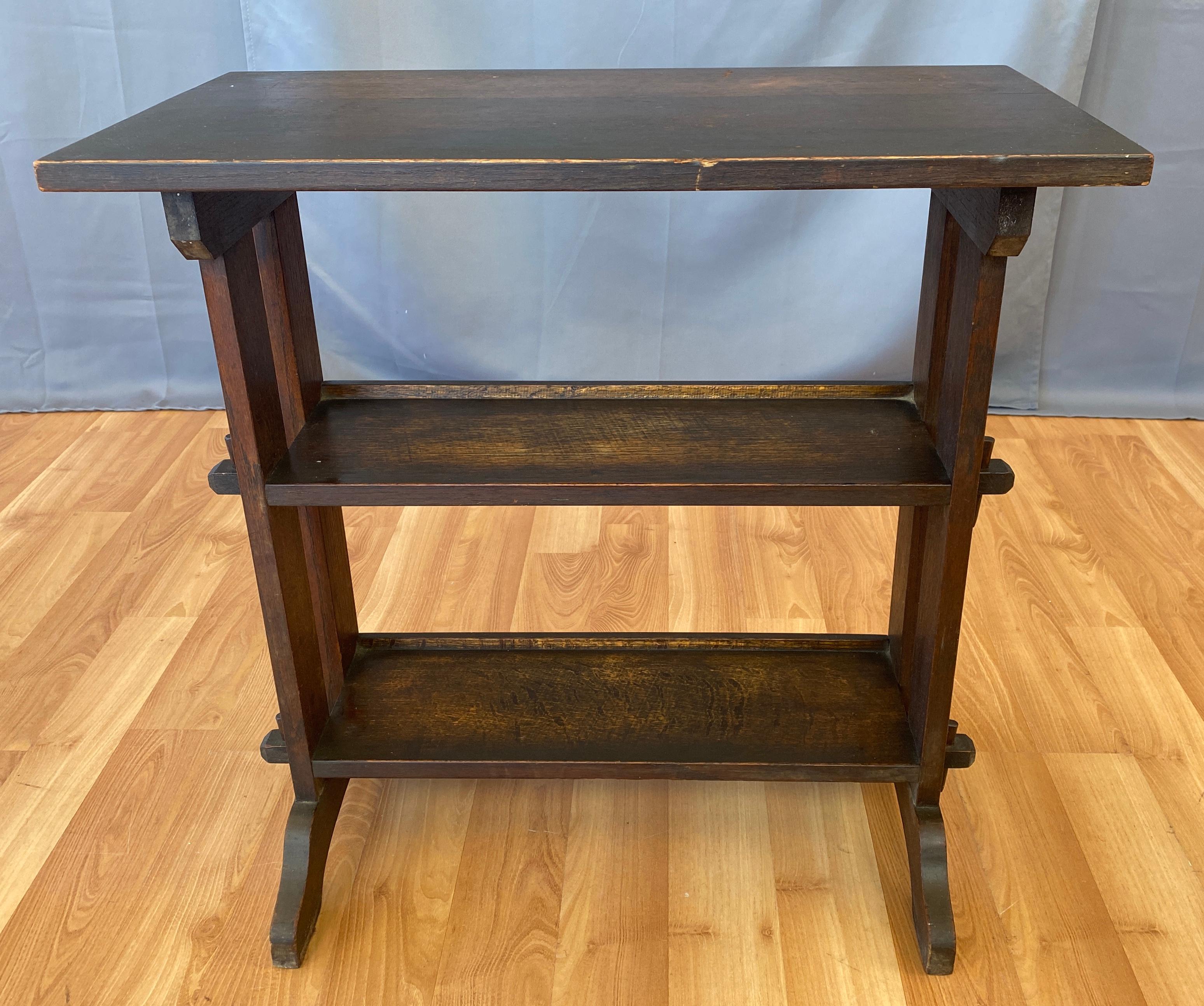 1910s Roycroft Little Journey Book Stand in Oak In Fair Condition In San Francisco, CA