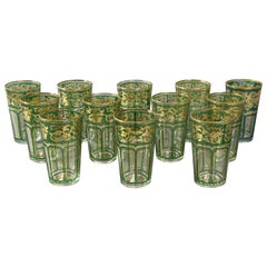 1910er Saint Louis Französisch Kristall Grün vergoldet Becher Satz von 12