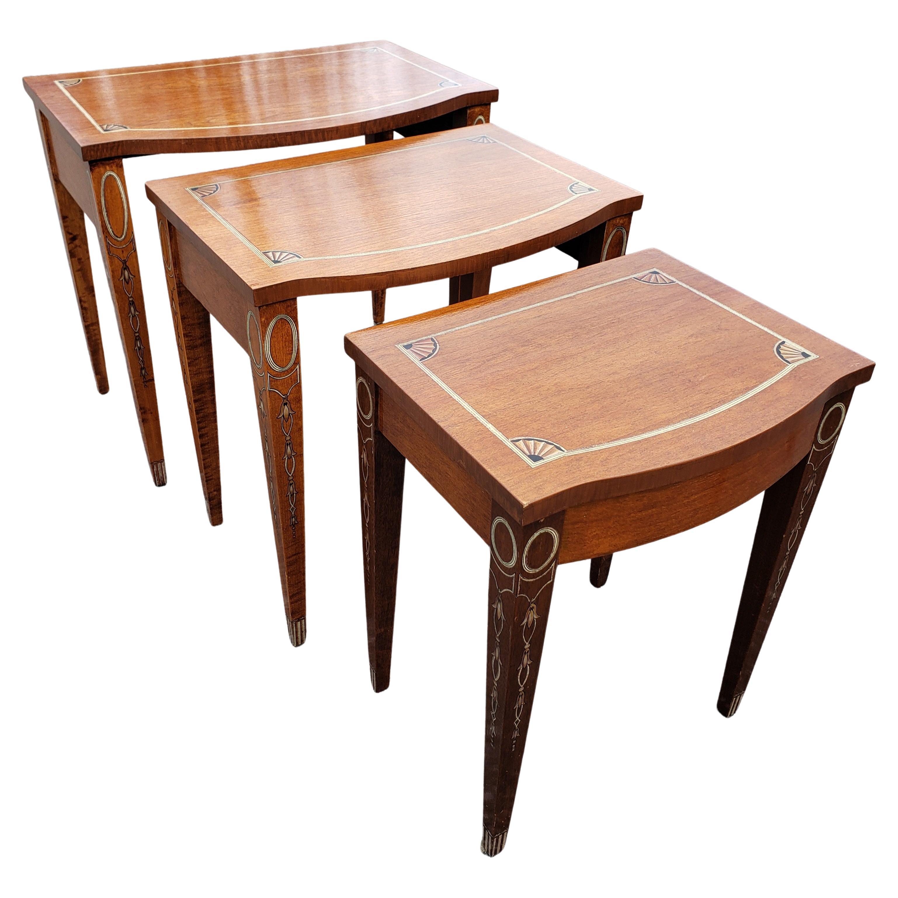 20th Century 1910s Set Of Three George III Style Inlaid Mahogany Nesting Tables For Sale
