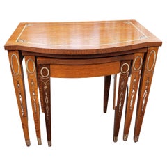 1910s Ensemble de trois tables gigognes en acajou marquet de style George III