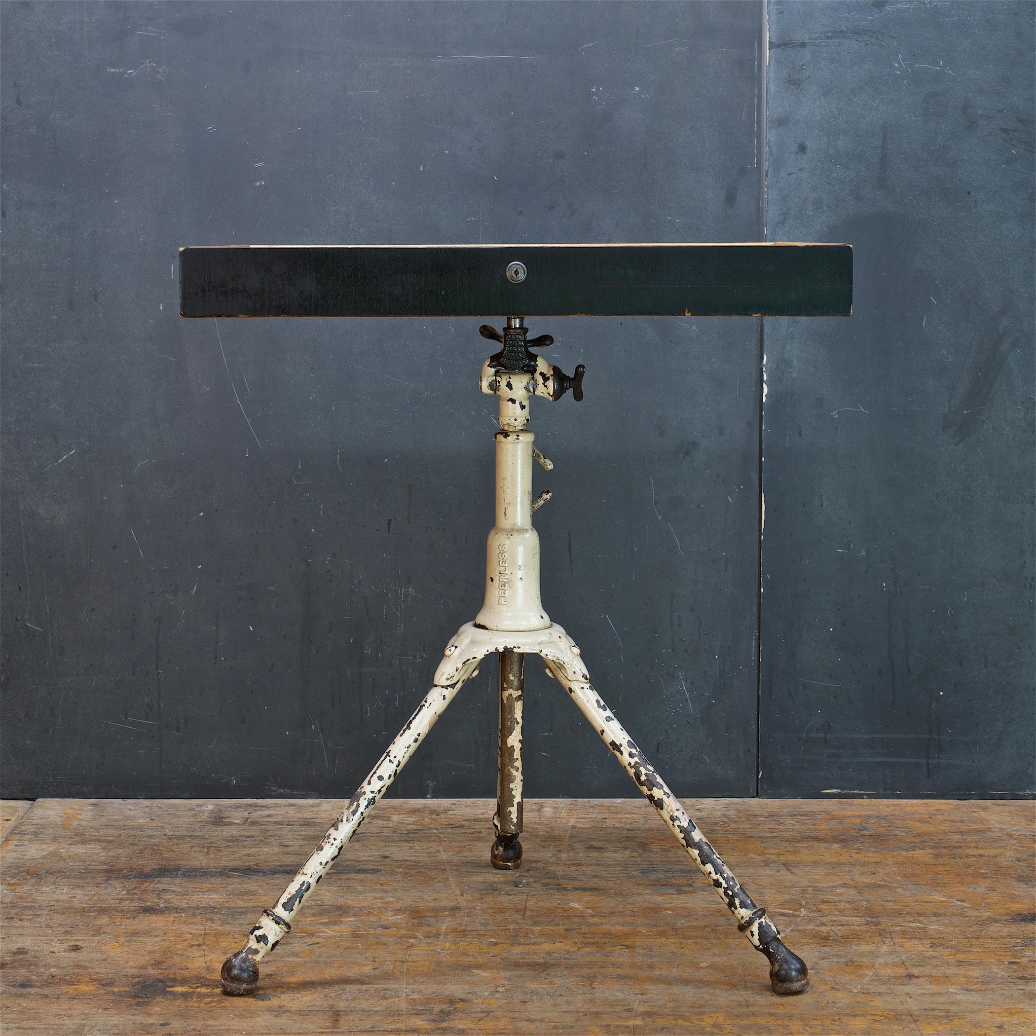 Américain 1910s Speloncato Cast Iron Drafting Table Drawer Adjustable Vintage Industrial en vente