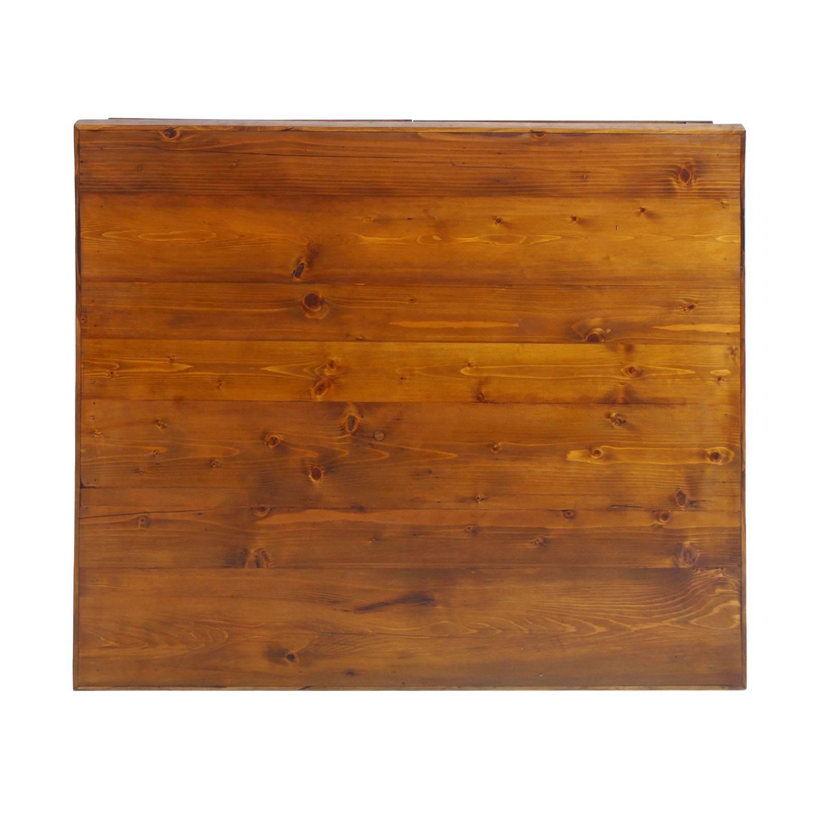 Art nouveau Table Tirolean Art Nouveau des années 1910, mélèze et sapin massif restauré et ciré en vente