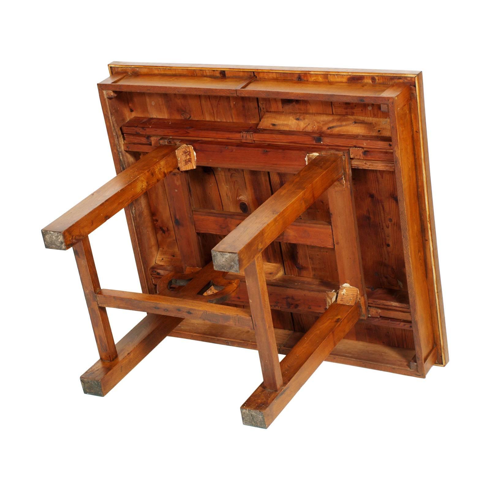 Autrichien Table Tirolean Art Nouveau des années 1910, mélèze et sapin massif restauré et ciré en vente