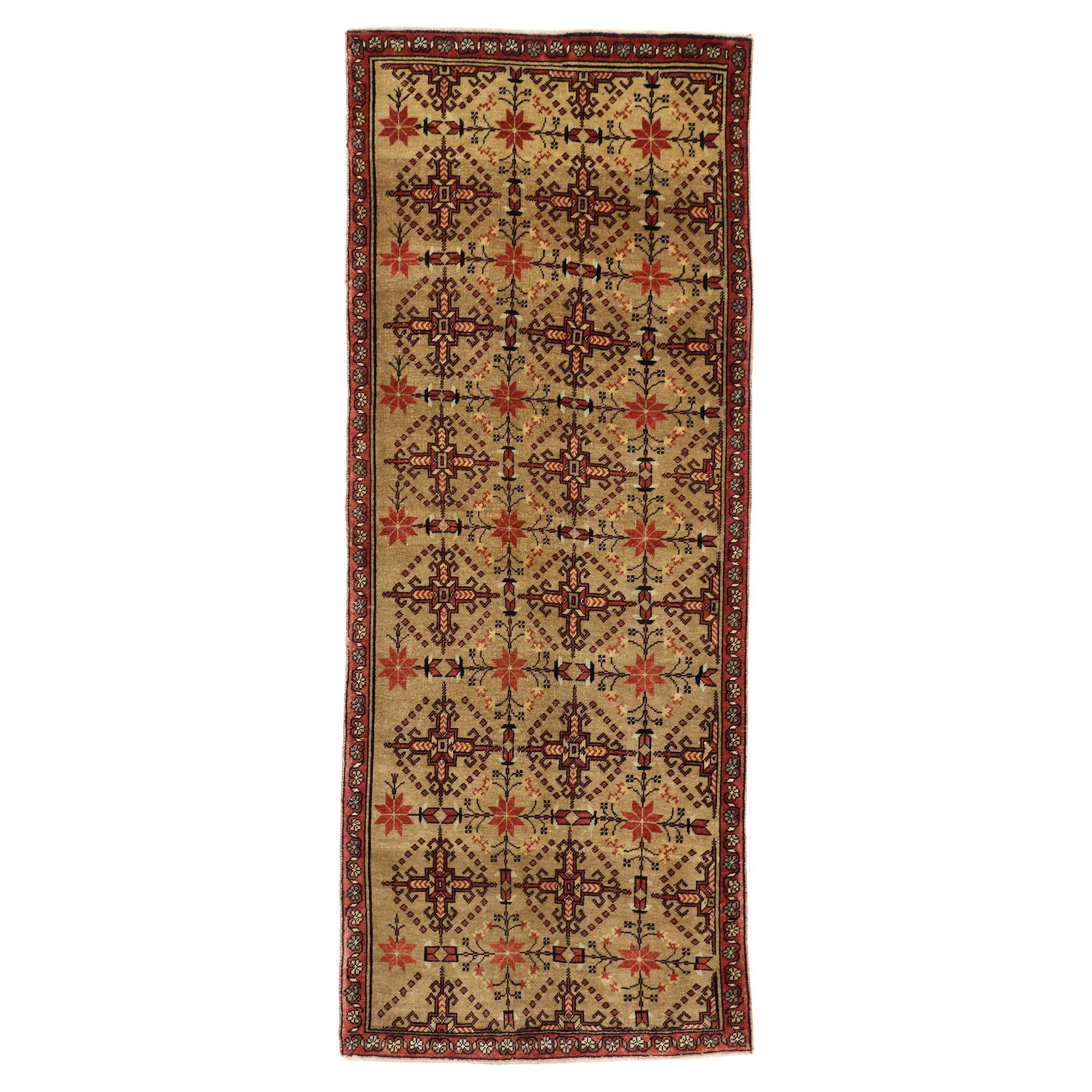 1910's Turkish Oushak Carpet with Traditional Style For Sale